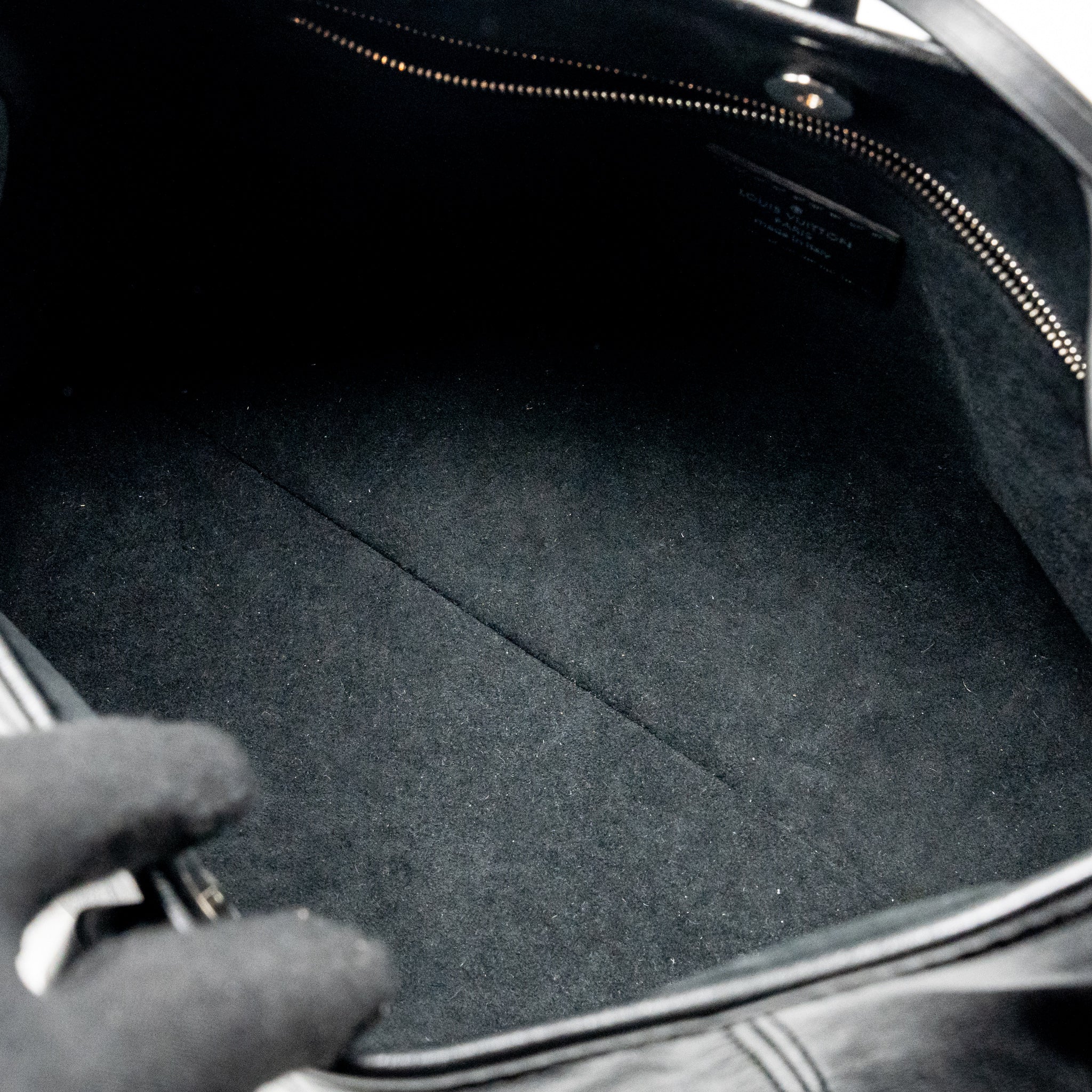 louis-vuitton-carryall-cargo-vibe-pm-lambskin-black-shw