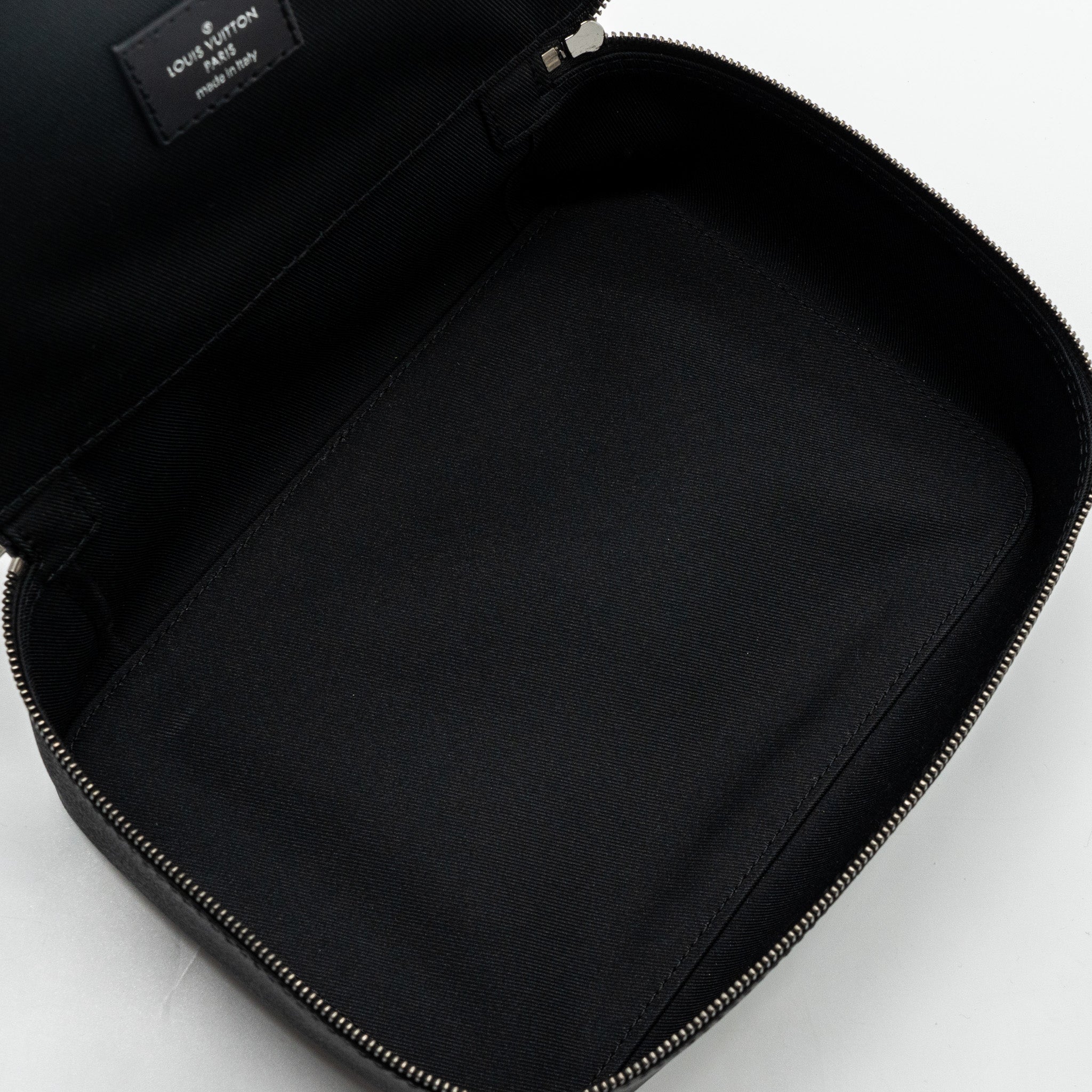 louis-vuitton-packing-cube-mm-monogram-eclipse-shw