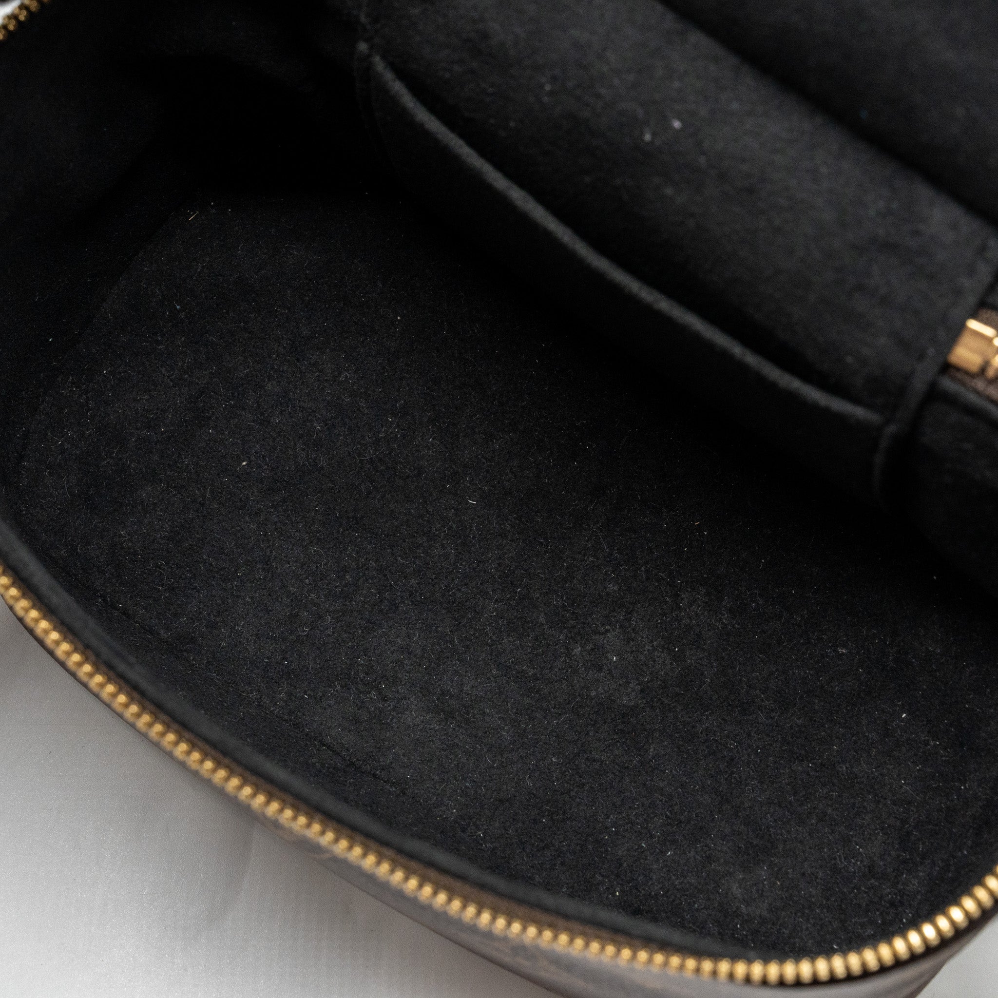 louis-vuitton-vanity-pm-monogram-canvas-ghw-2