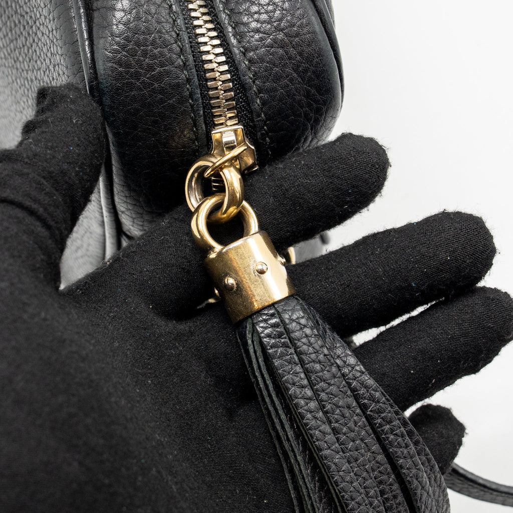 gucci-soho-disco-camera-crossbody-bag-calfskin-black-lghw-2