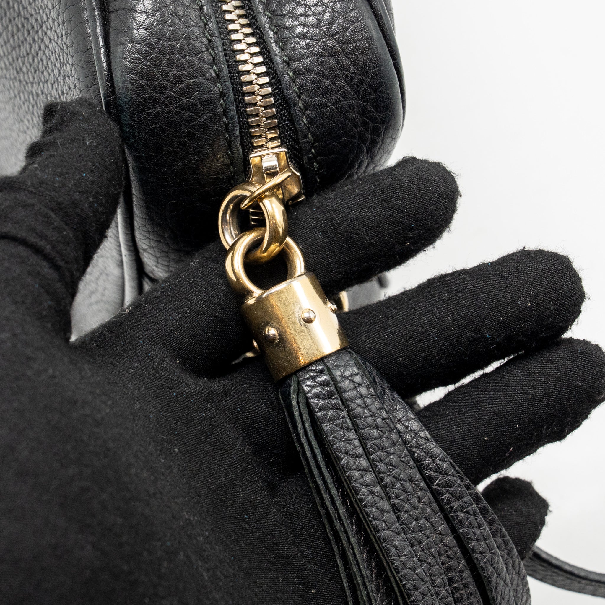 gucci-soho-disco-camera-crossbody-bag-calfskin-black-lghw-2