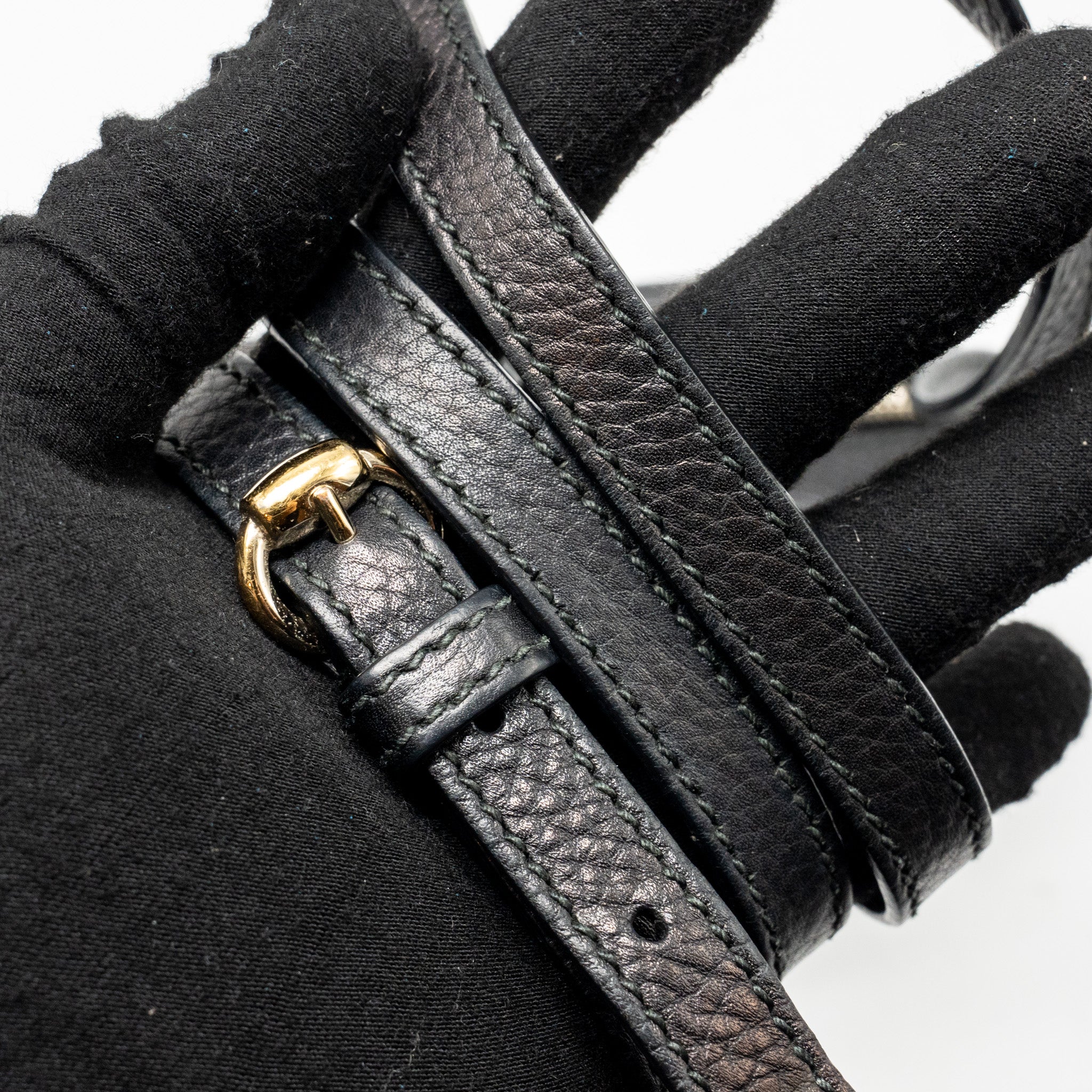 gucci-soho-disco-camera-crossbody-bag-calfskin-black-lghw-2