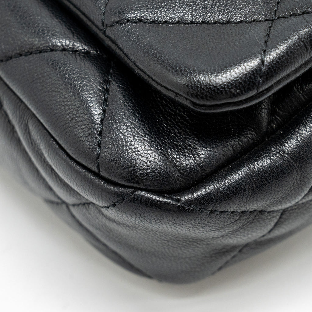 chanel-19-quilted-waist-belt-bag-calfskin-black-ghw
