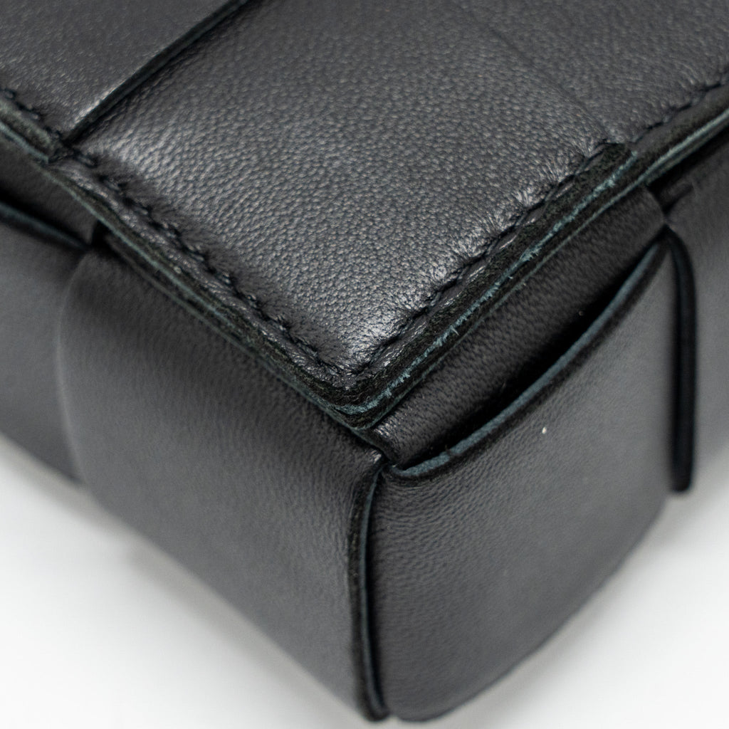 bottega-veneta-small-cassette-bag-lambskin-black-ghw