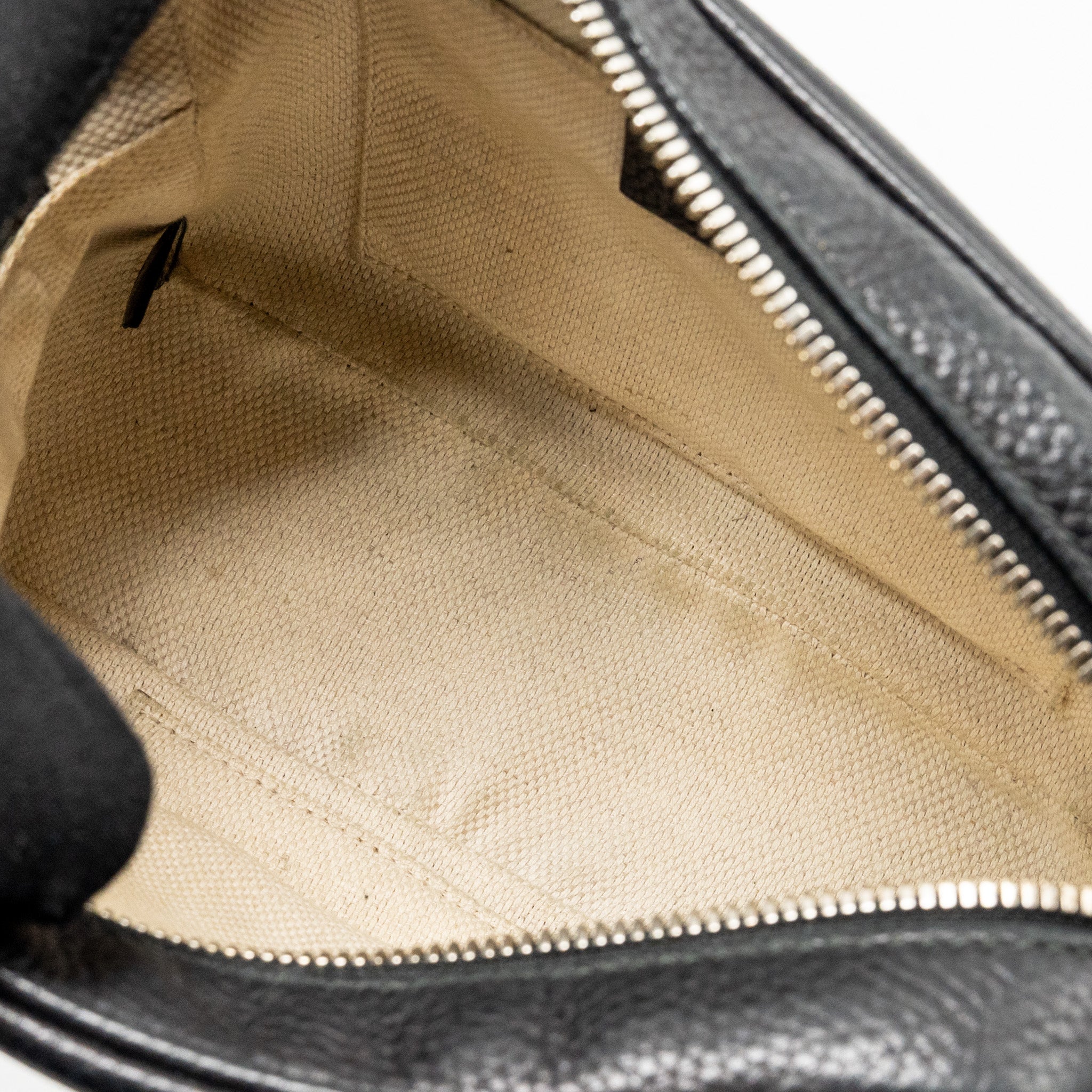 gucci-soho-disco-camera-crossbody-bag-calfskin-black-lghw-2