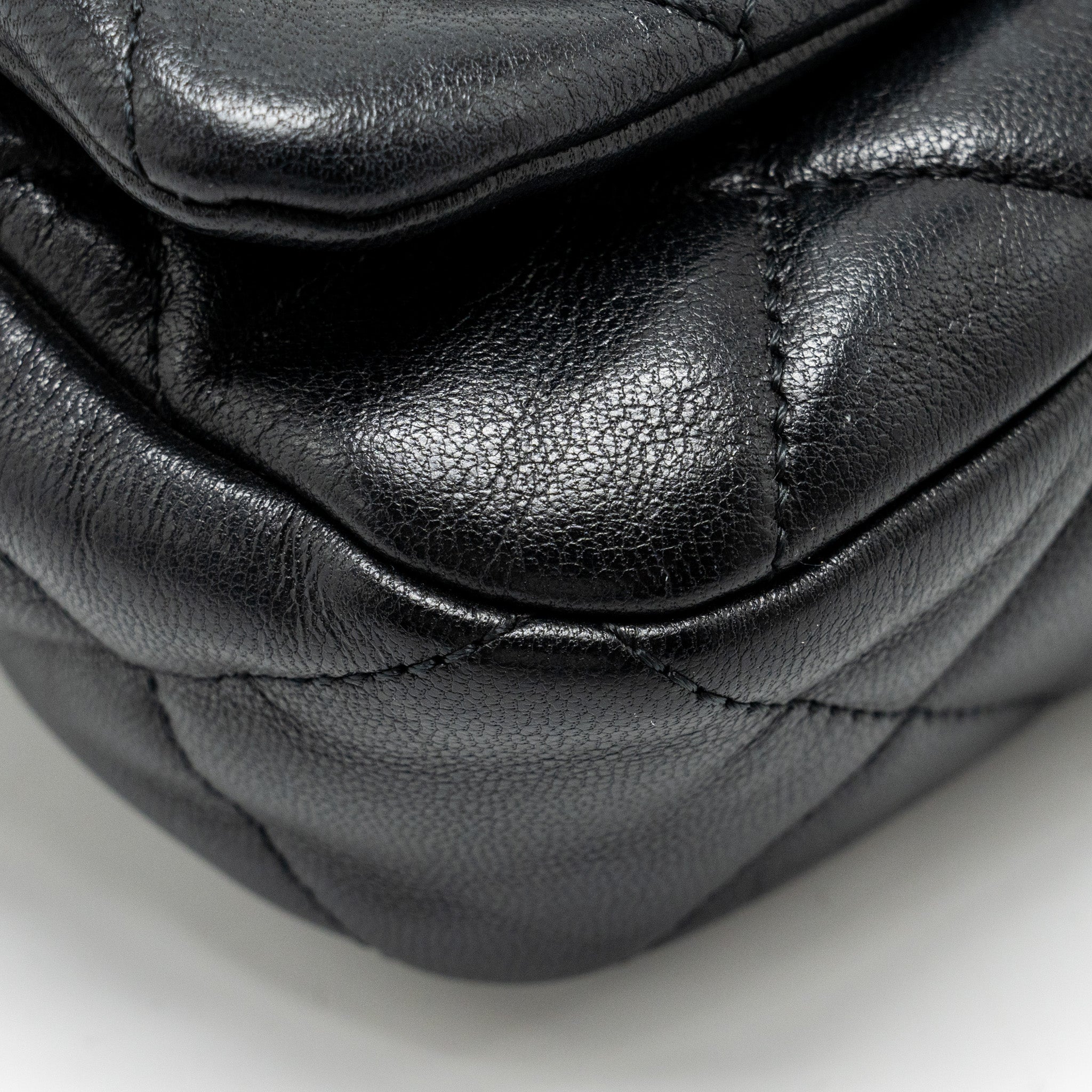 chanel-19-quilted-waist-belt-bag-calfskin-black-ghw