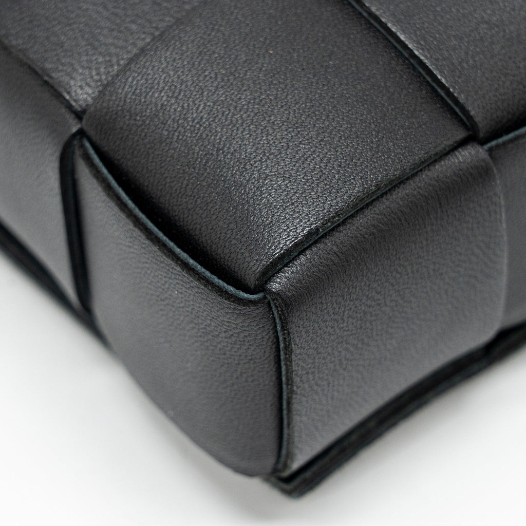 bottega-veneta-small-cassette-bag-lambskin-black-ghw