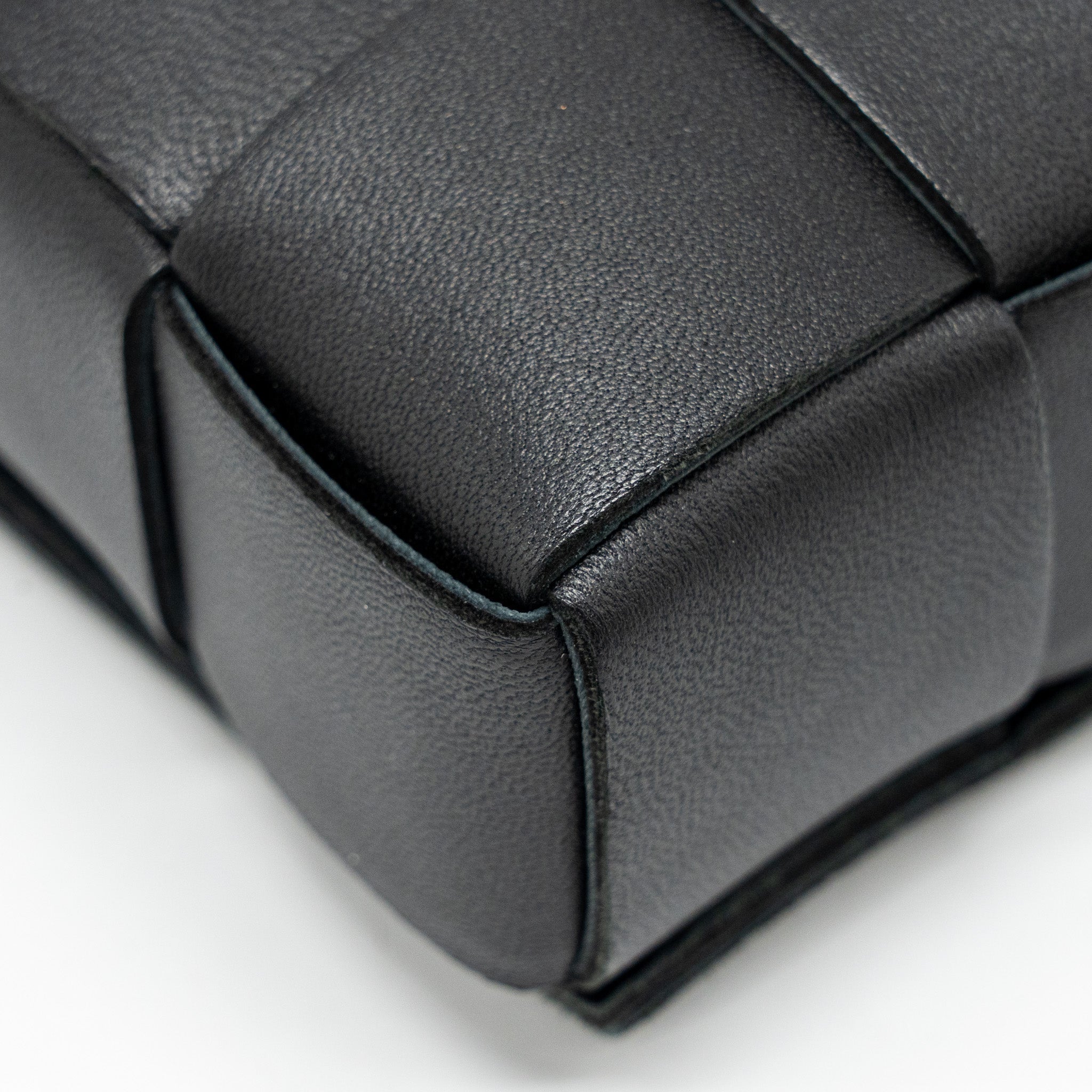 bottega-veneta-small-cassette-bag-lambskin-black-ghw