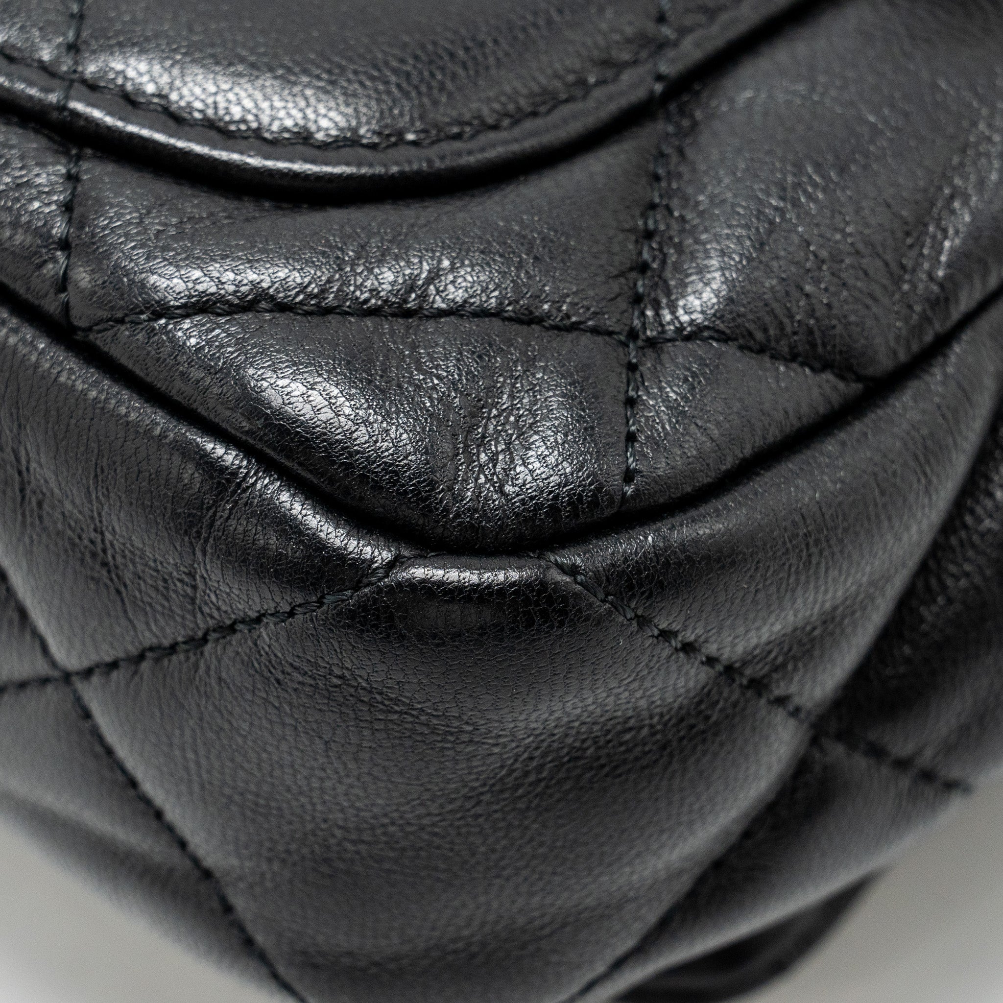 chanel-19-quilted-waist-belt-bag-calfskin-black-ghw