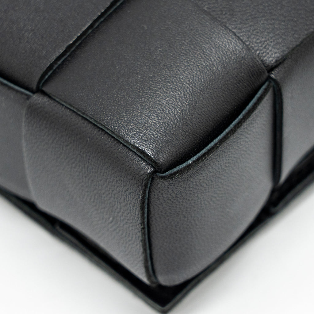 bottega-veneta-small-cassette-bag-lambskin-black-ghw
