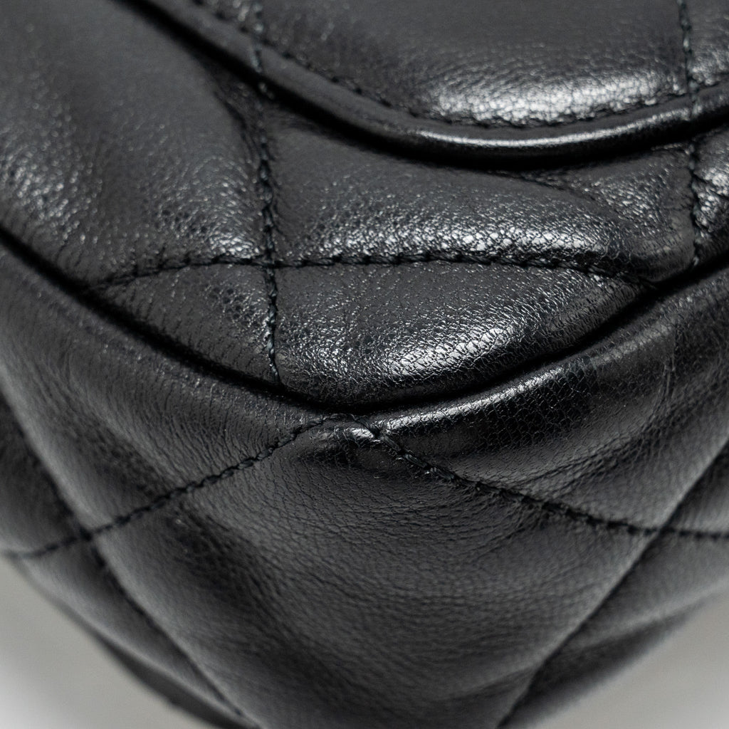 chanel-19-quilted-waist-belt-bag-calfskin-black-ghw