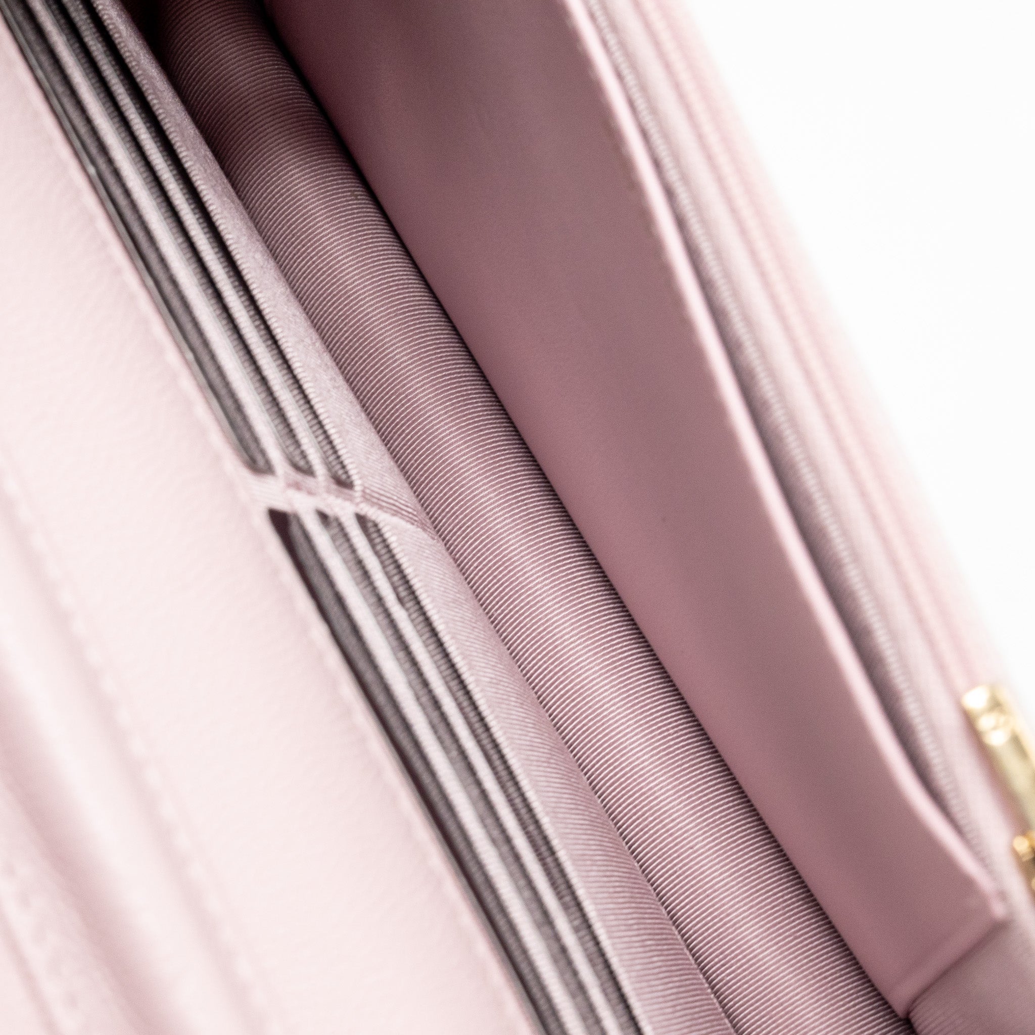 chanel-classic-wallet-on-chain-caviar-pink-lghw