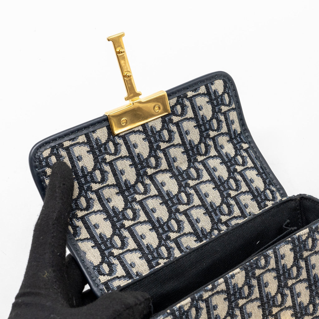 dior-30-montaigne-box-blue-oblique-jacquard-ghw-1