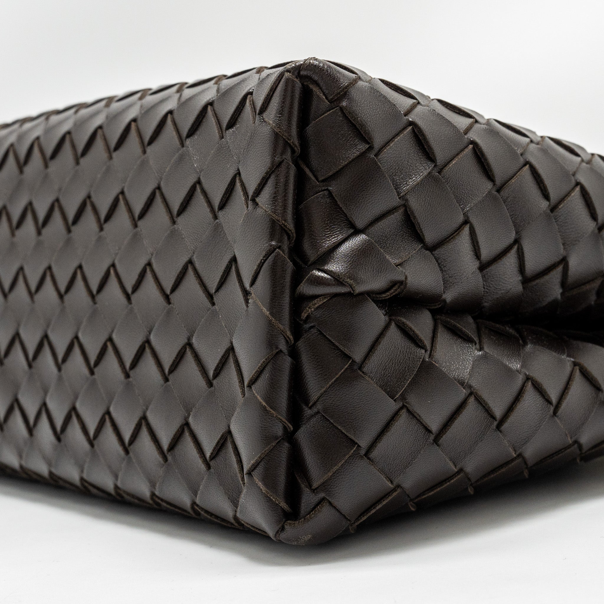 bottega-veneta-medium-andiamo-lambskin-fondant-ghw
