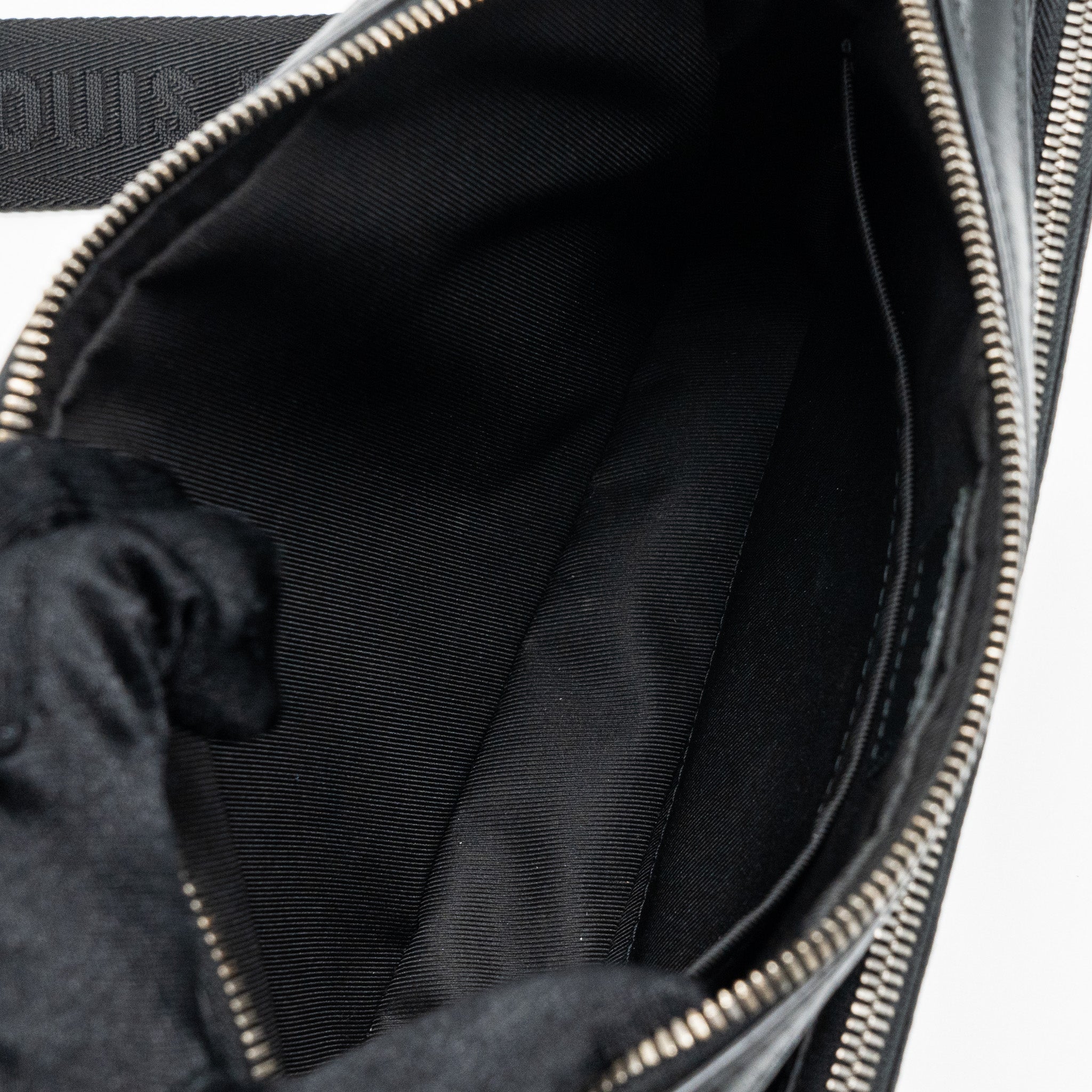 louis-vuitton-trio-messenger-bag-monogram-eclipse-shw