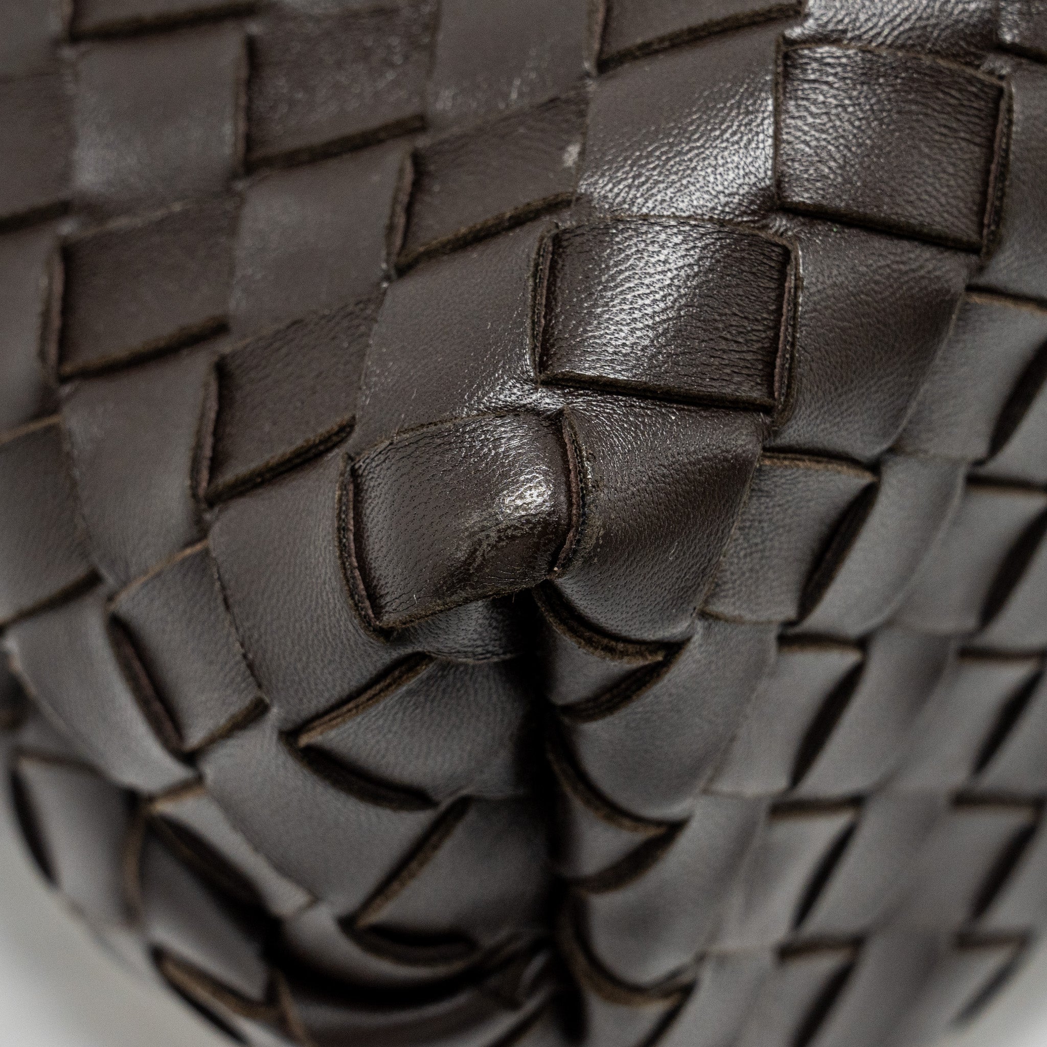 bottega-veneta-medium-andiamo-lambskin-fondant-ghw