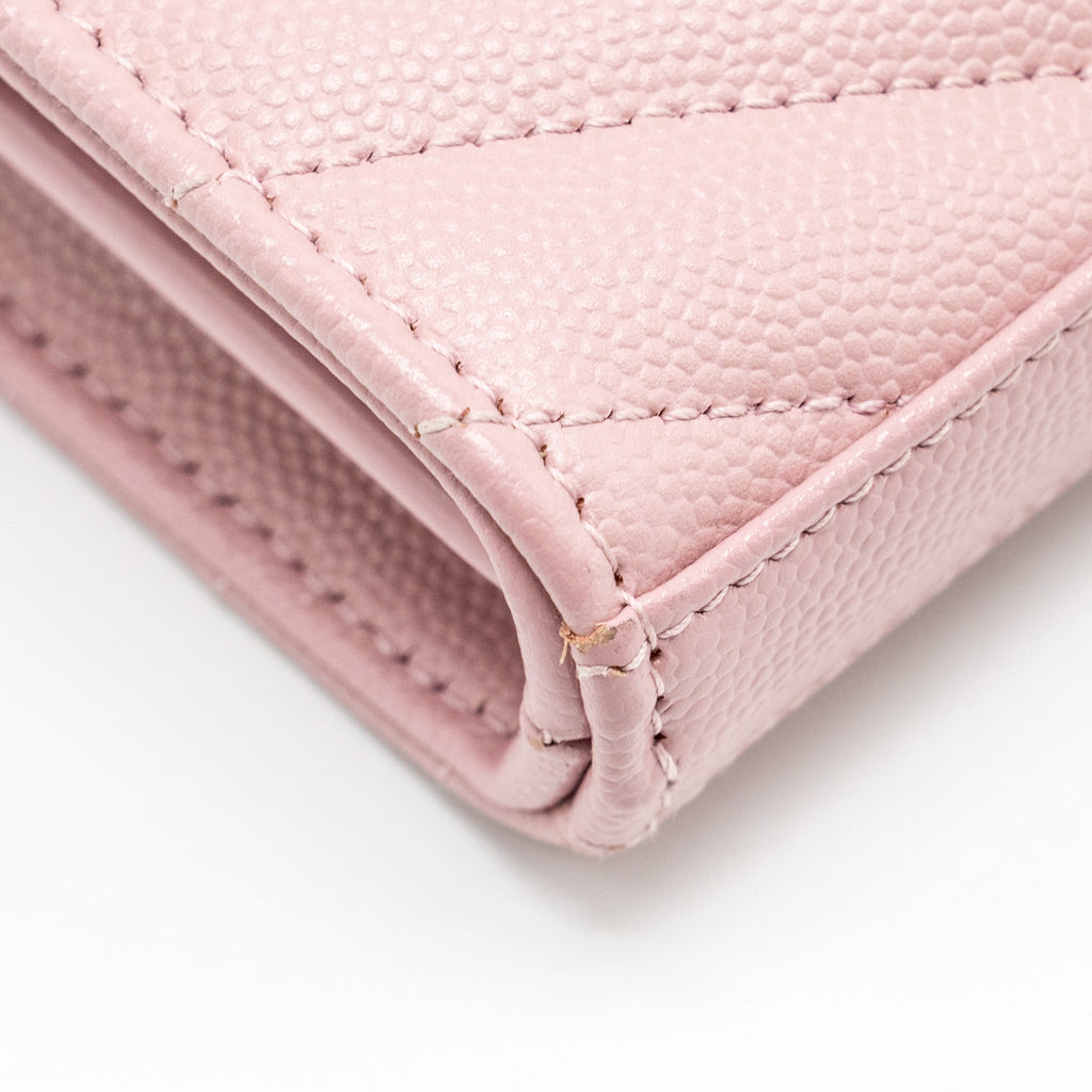 saint-laurent-ysl-cassandre-matelasse-wallet-on-chain-grained-calfskin-pink-ghw