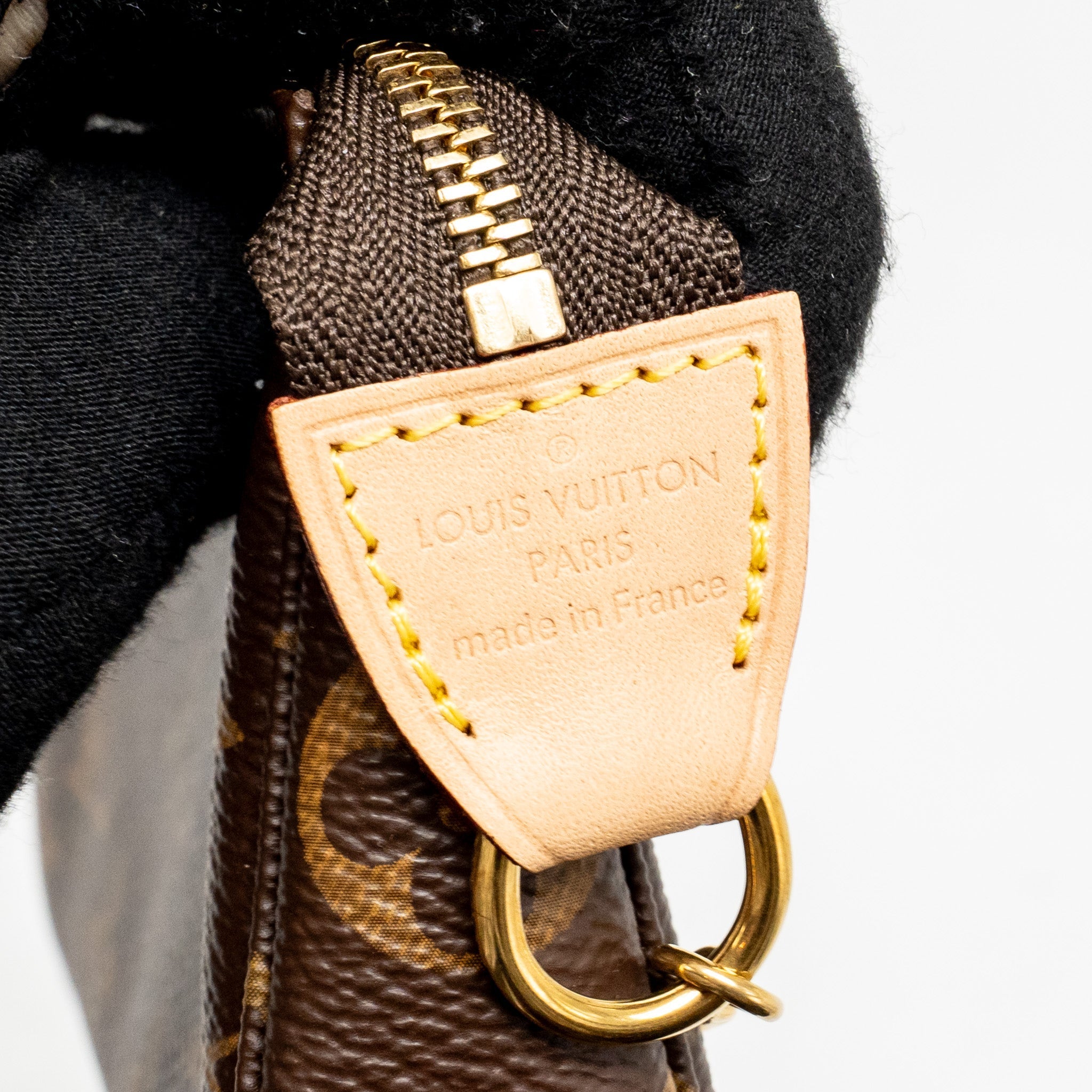 louis-vuitton-mini-pochette-accessoires-monogram-canvas-ghw