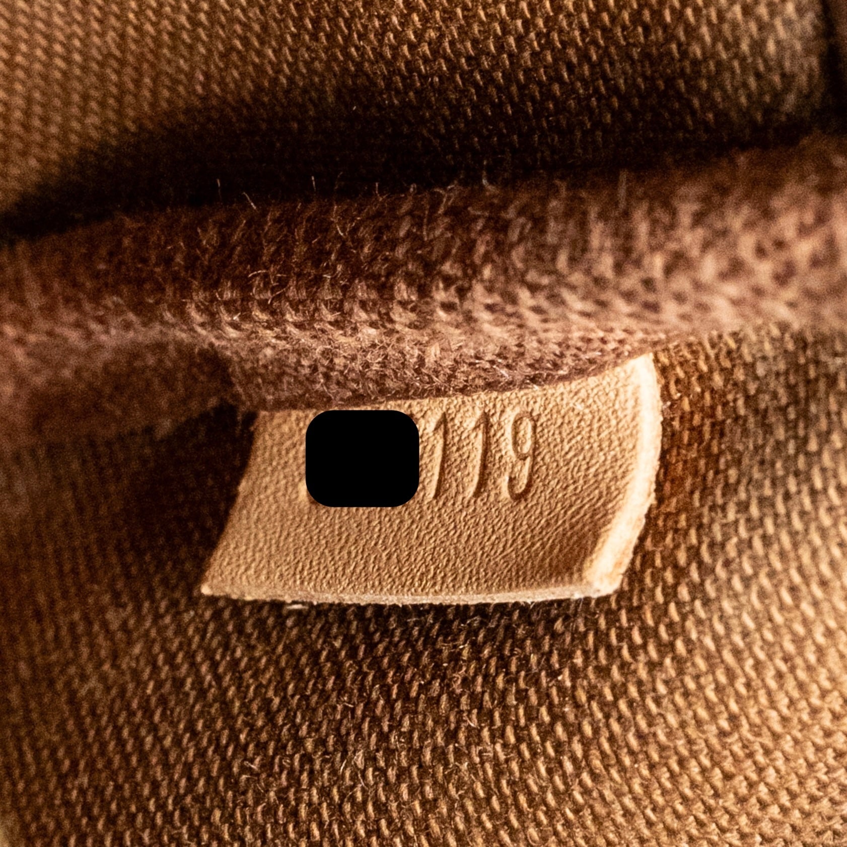 louis-vuitton-mini-pochette-accessoires-monogram-canvas-ghw