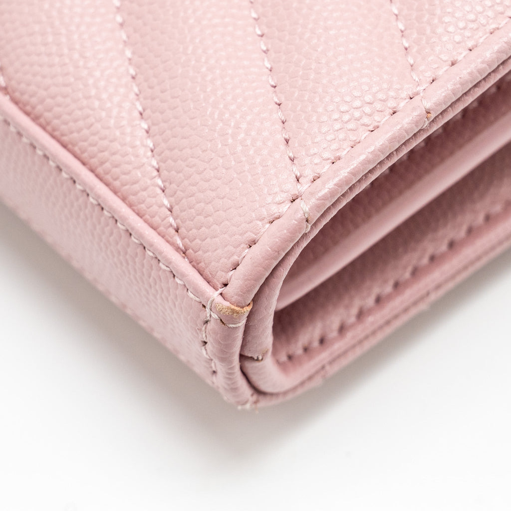 saint-laurent-ysl-cassandre-matelasse-wallet-on-chain-grained-calfskin-pink-ghw