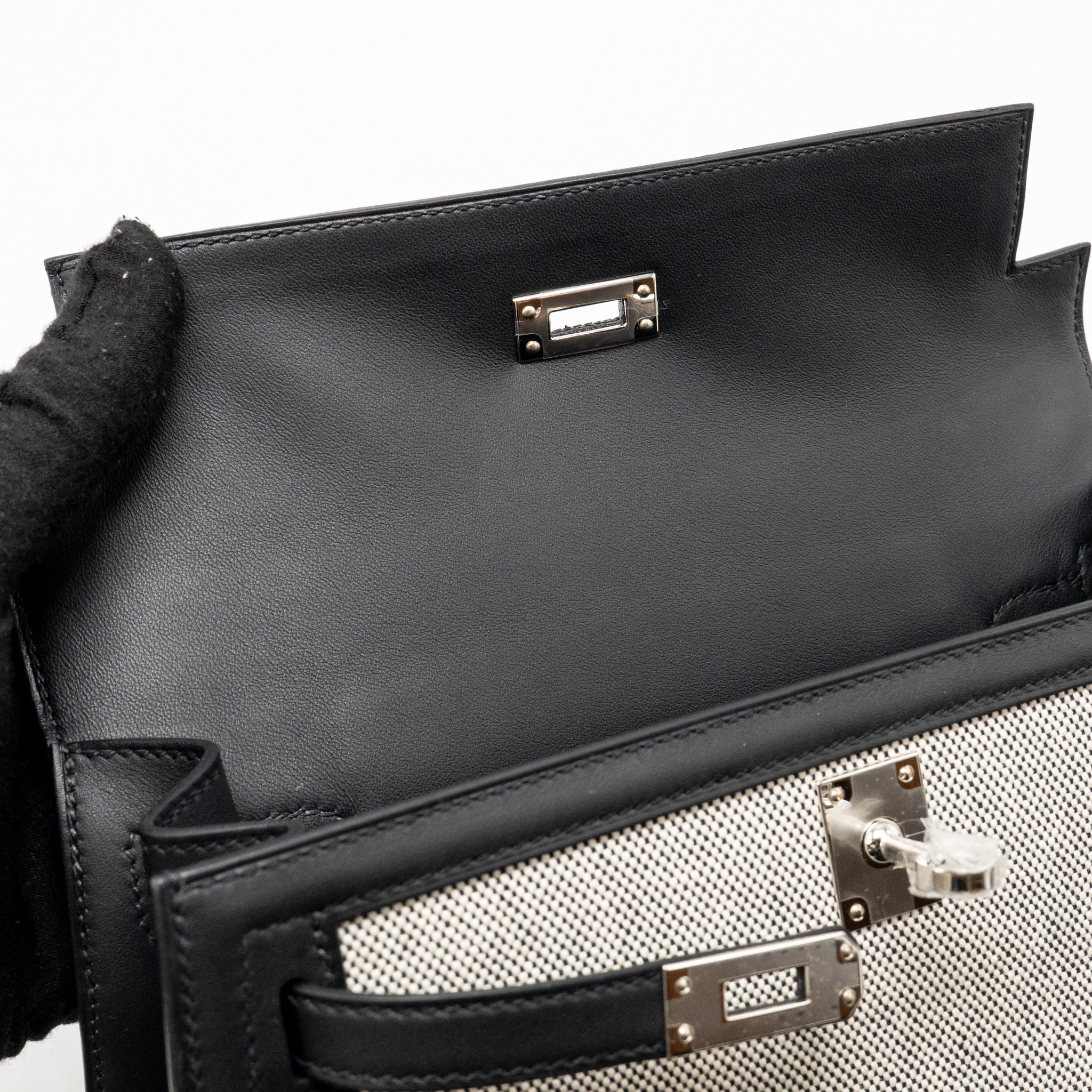 hermes-kelly-25-sellier-toile-h-swift-ecru-black-black-shw-stamp-k