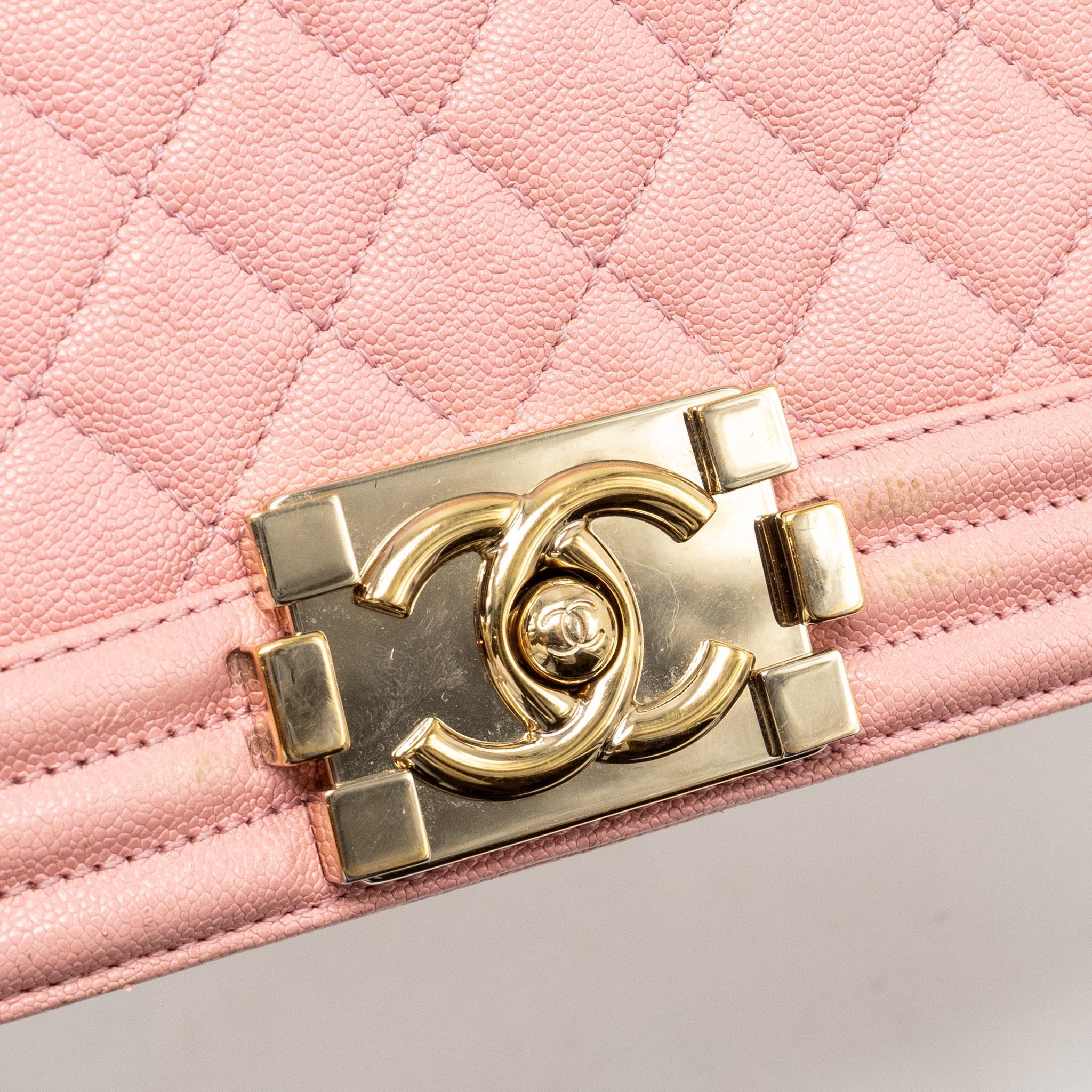 chanel-medium-boy-bag-grained-calfskin-pink-lghw-copy