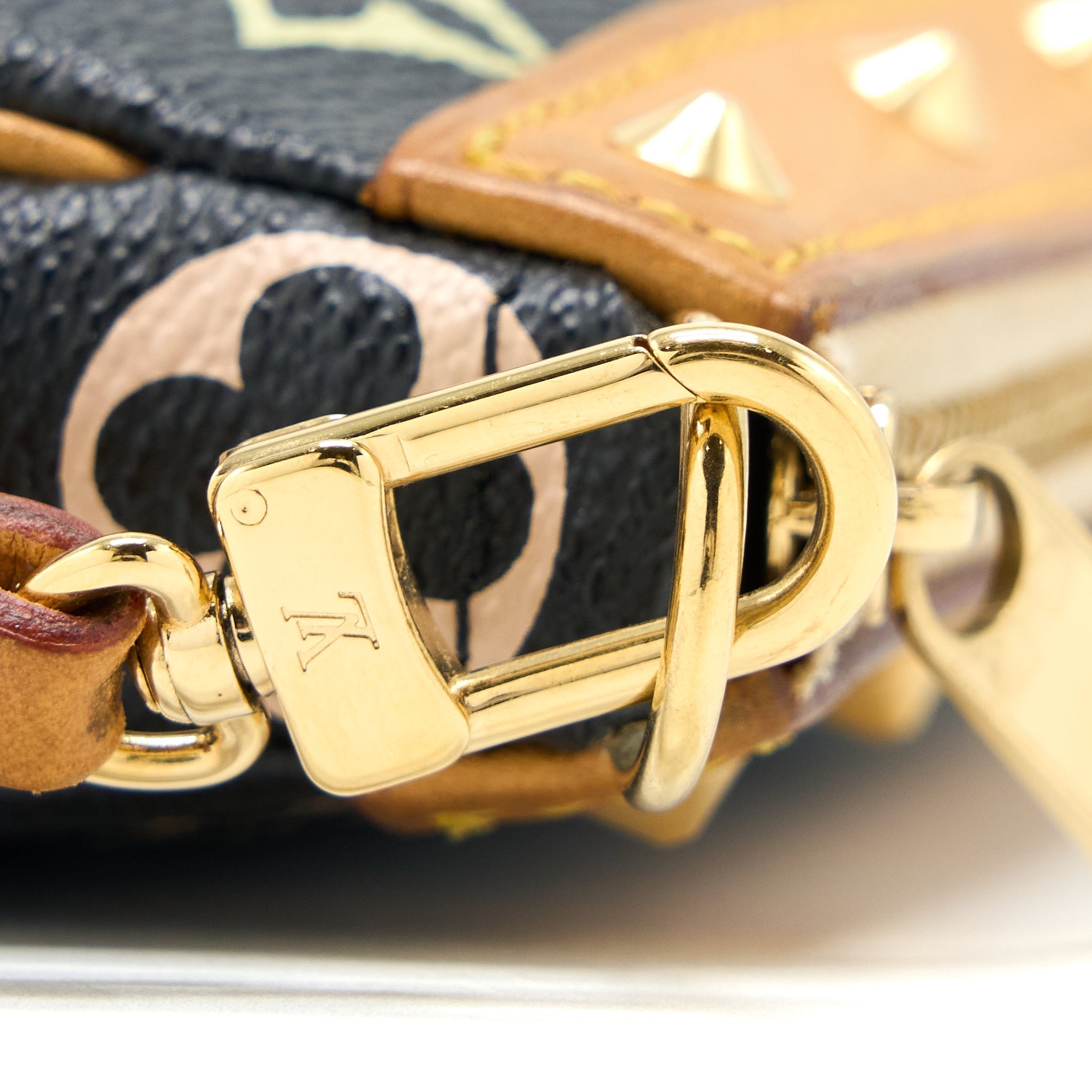 louis-vuitton-pochette-accessories-monogram-canvas-multicolour-ghw