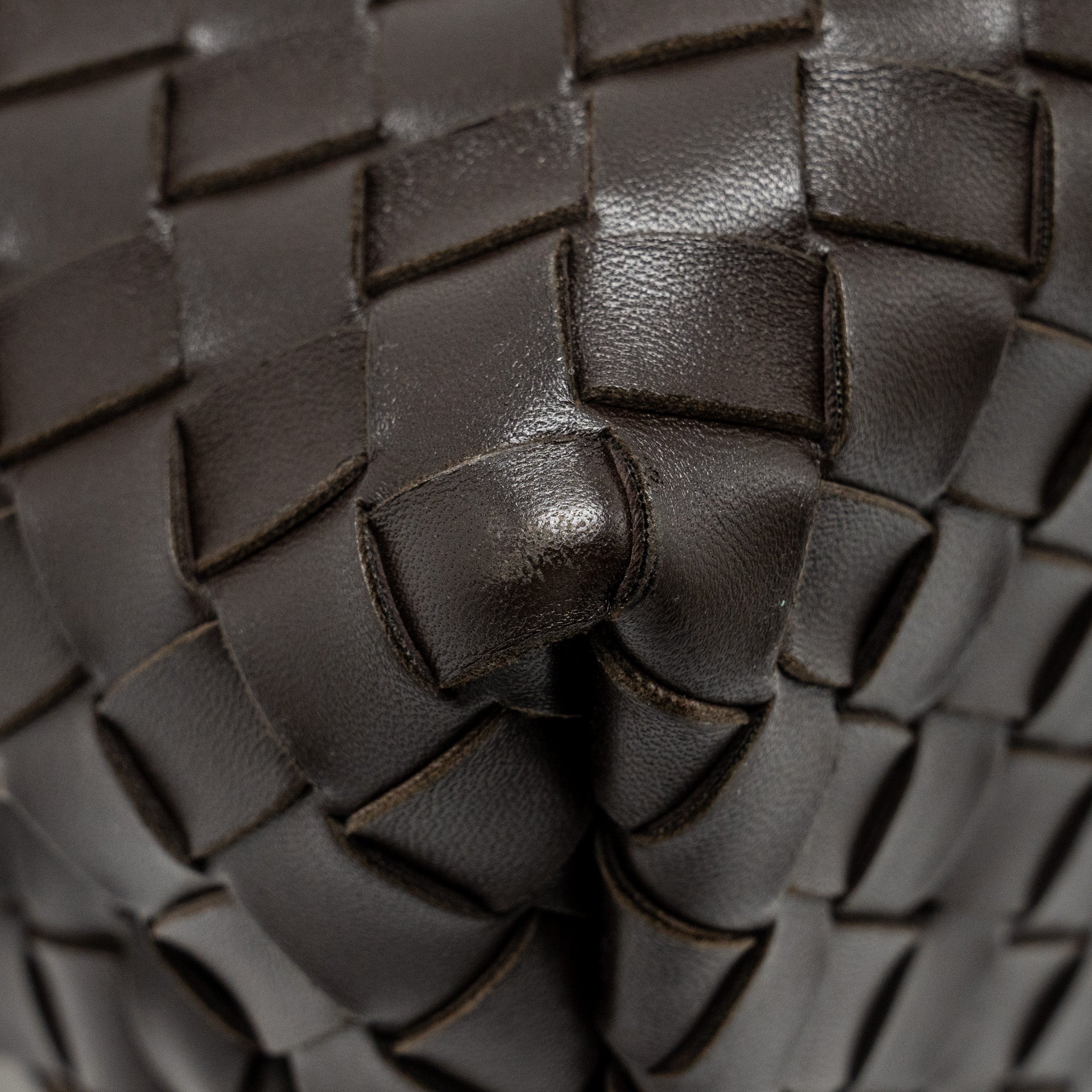 bottega-veneta-medium-andiamo-lambskin-fondant-ghw