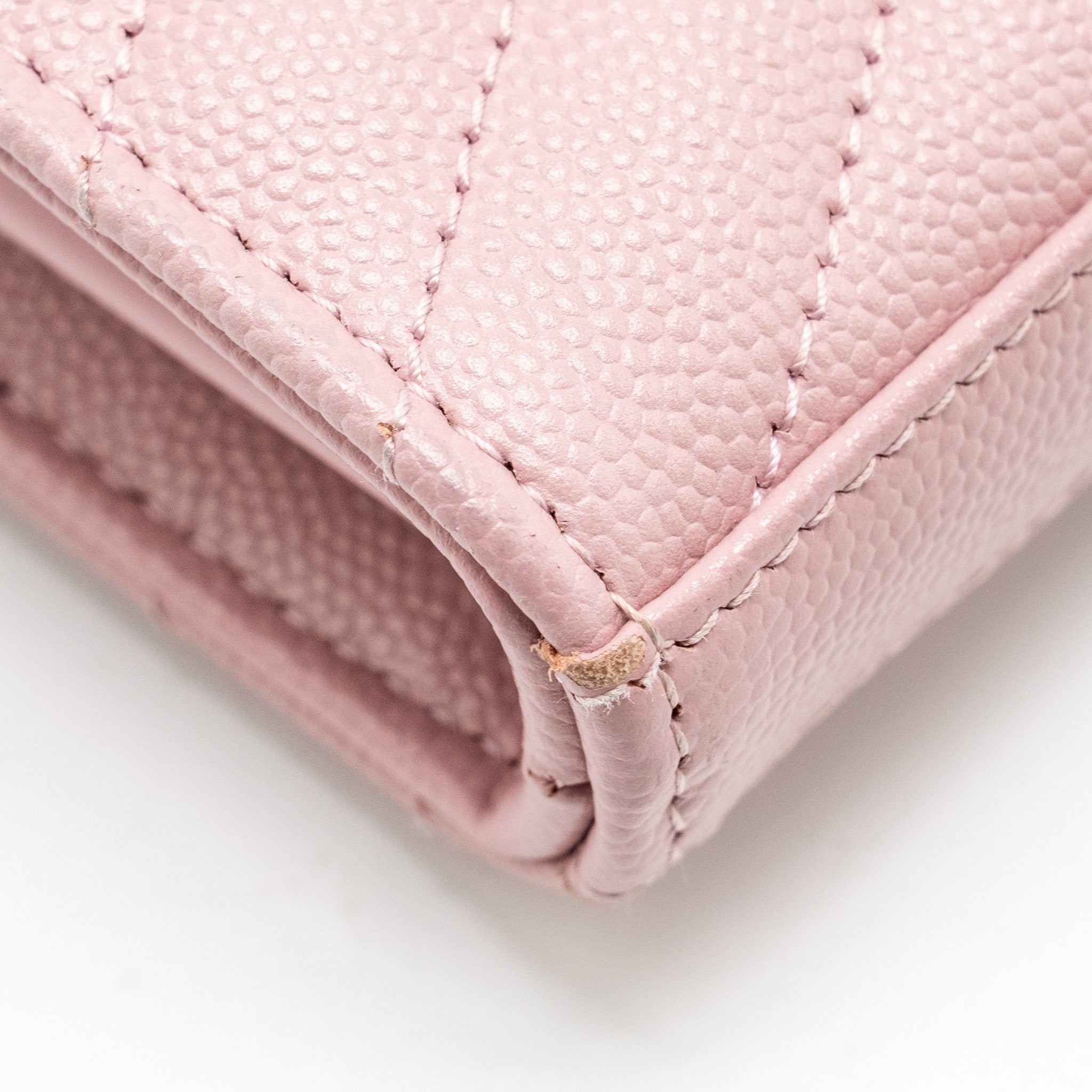 saint-laurent-ysl-cassandre-matelasse-wallet-on-chain-grained-calfskin-pink-ghw