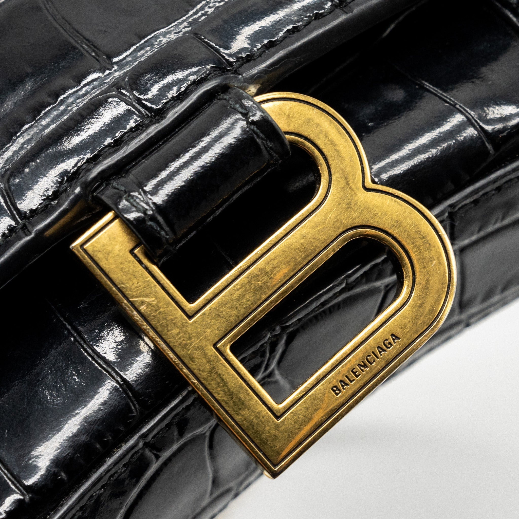 balenciaga-hourglass-wallet-on-chain-croc-embossed-leather-black-ghw