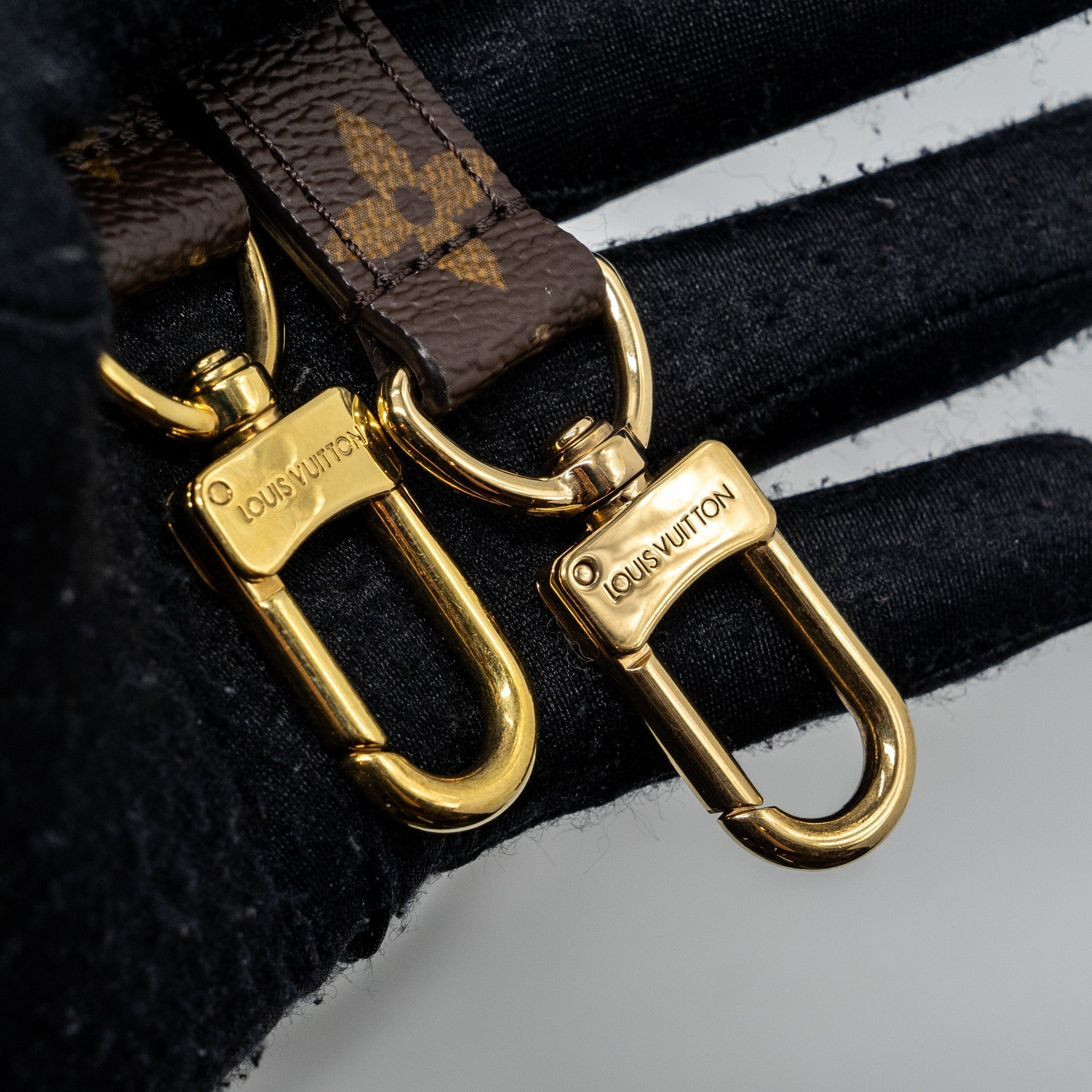 louis-vuitton-pochette-metis-monogram-canvas-ghw-19