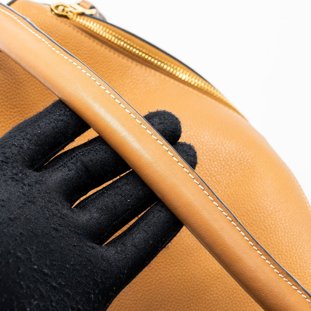 loewe-puzzle-bag-in-grained-calfskin-gold-ghw