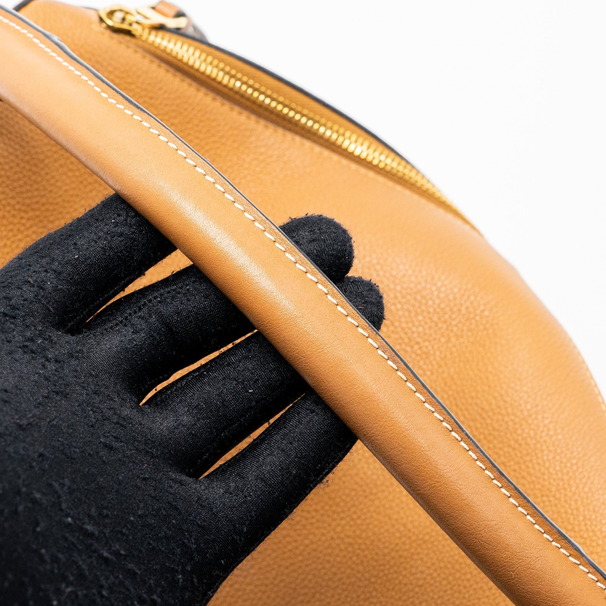 loewe-puzzle-bag-in-grained-calfskin-gold-ghw