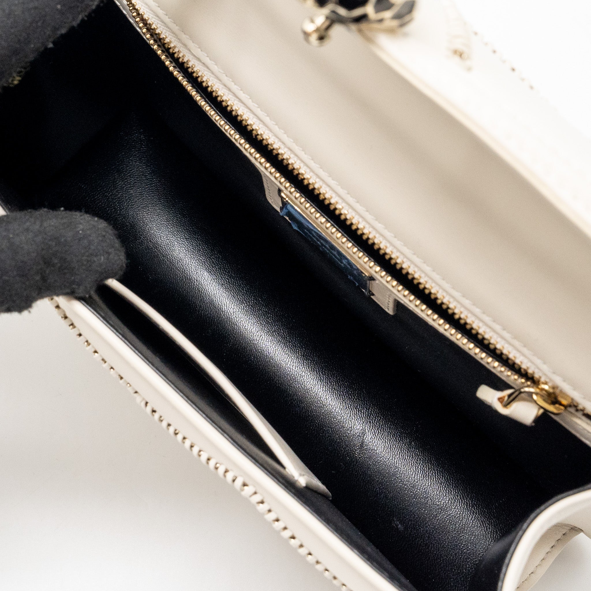 bvlgari-serpenti-flap-chain-bag-calfskin-limited-edition-white-lghw