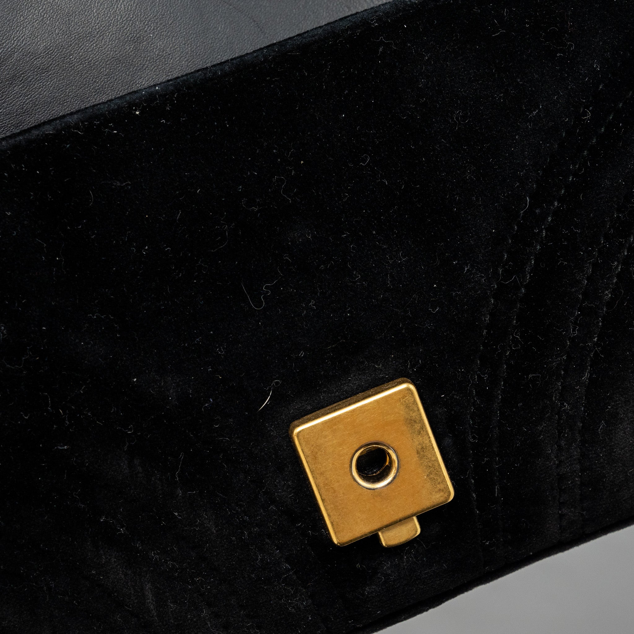 gucci-mini-marmont-velvet-black-ghw-1