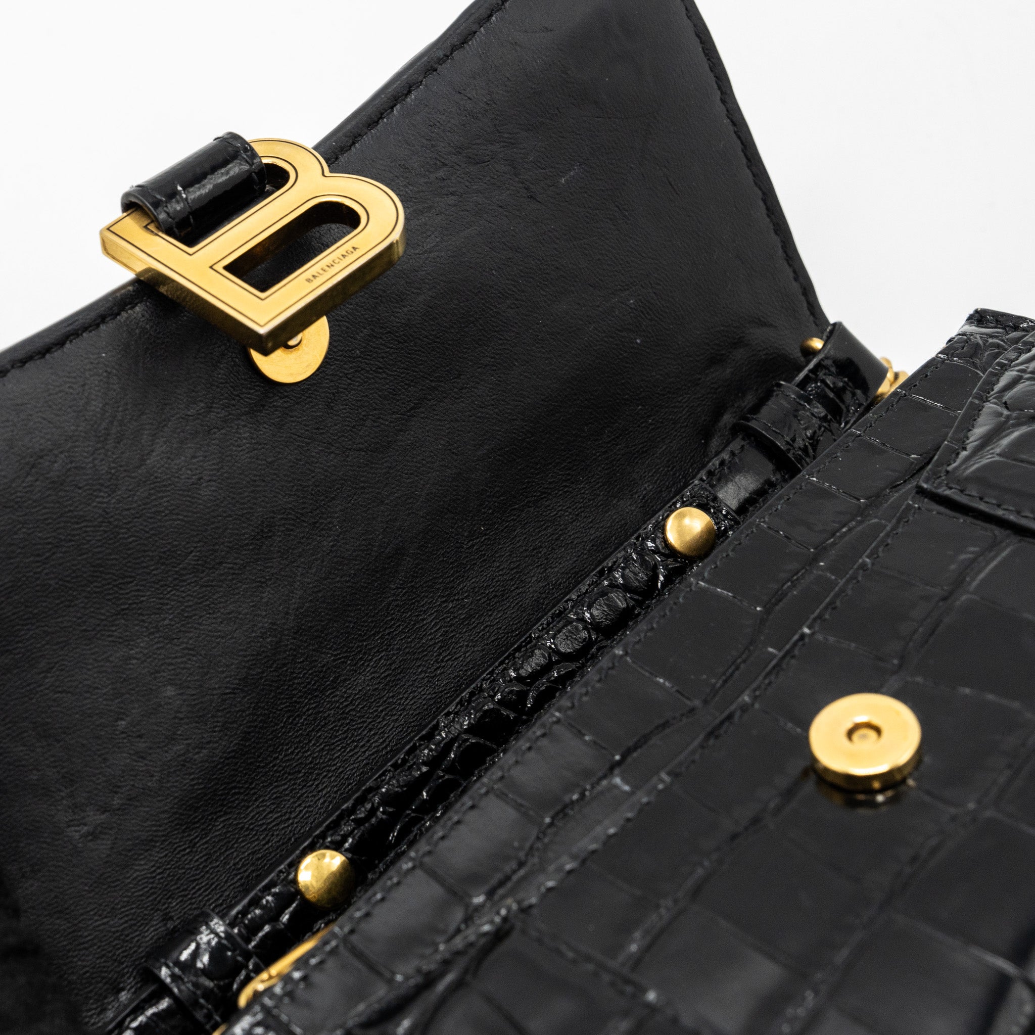 balenciaga-hourglass-wallet-on-chain-croc-embossed-leather-black-ghw