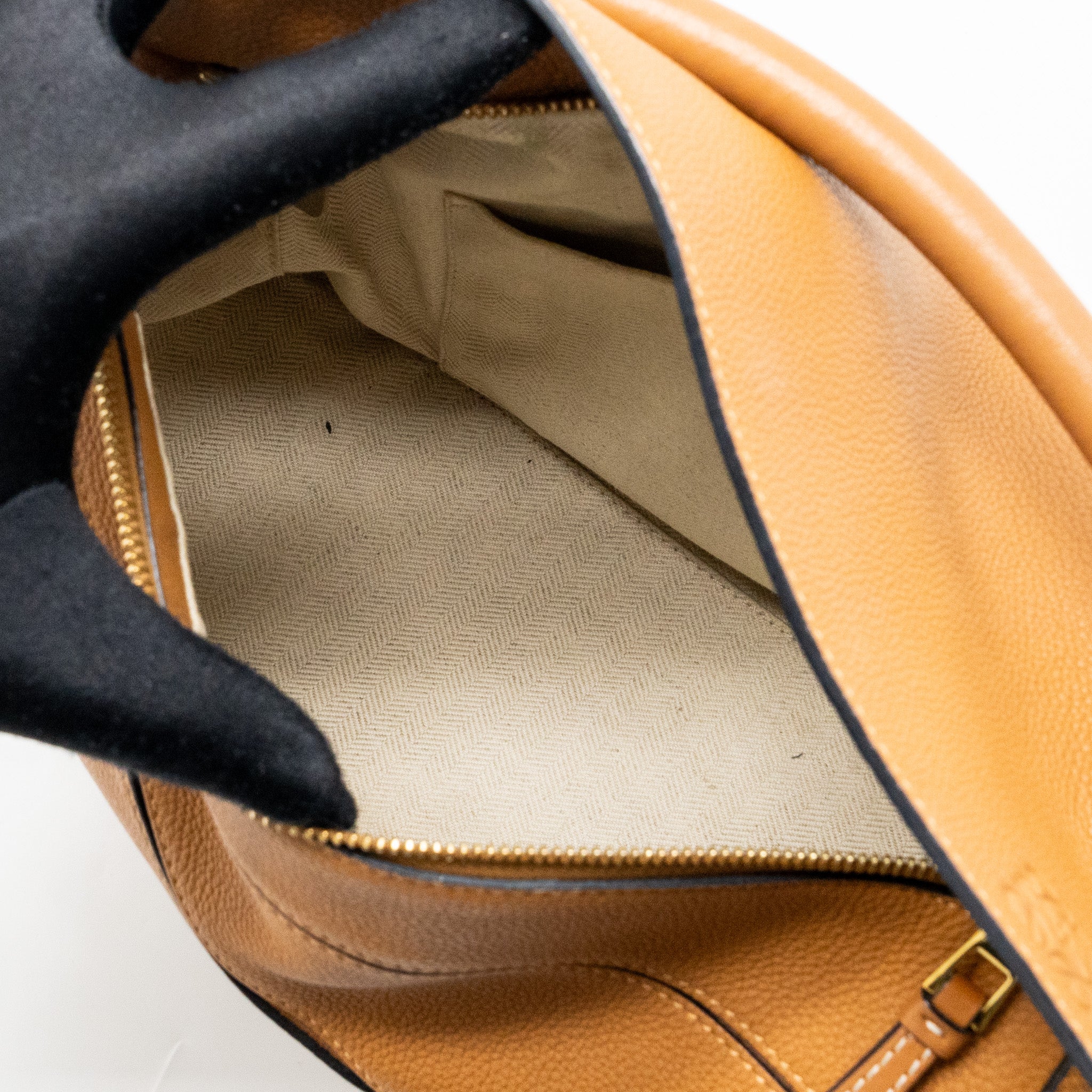loewe-puzzle-bag-in-grained-calfskin-gold-ghw