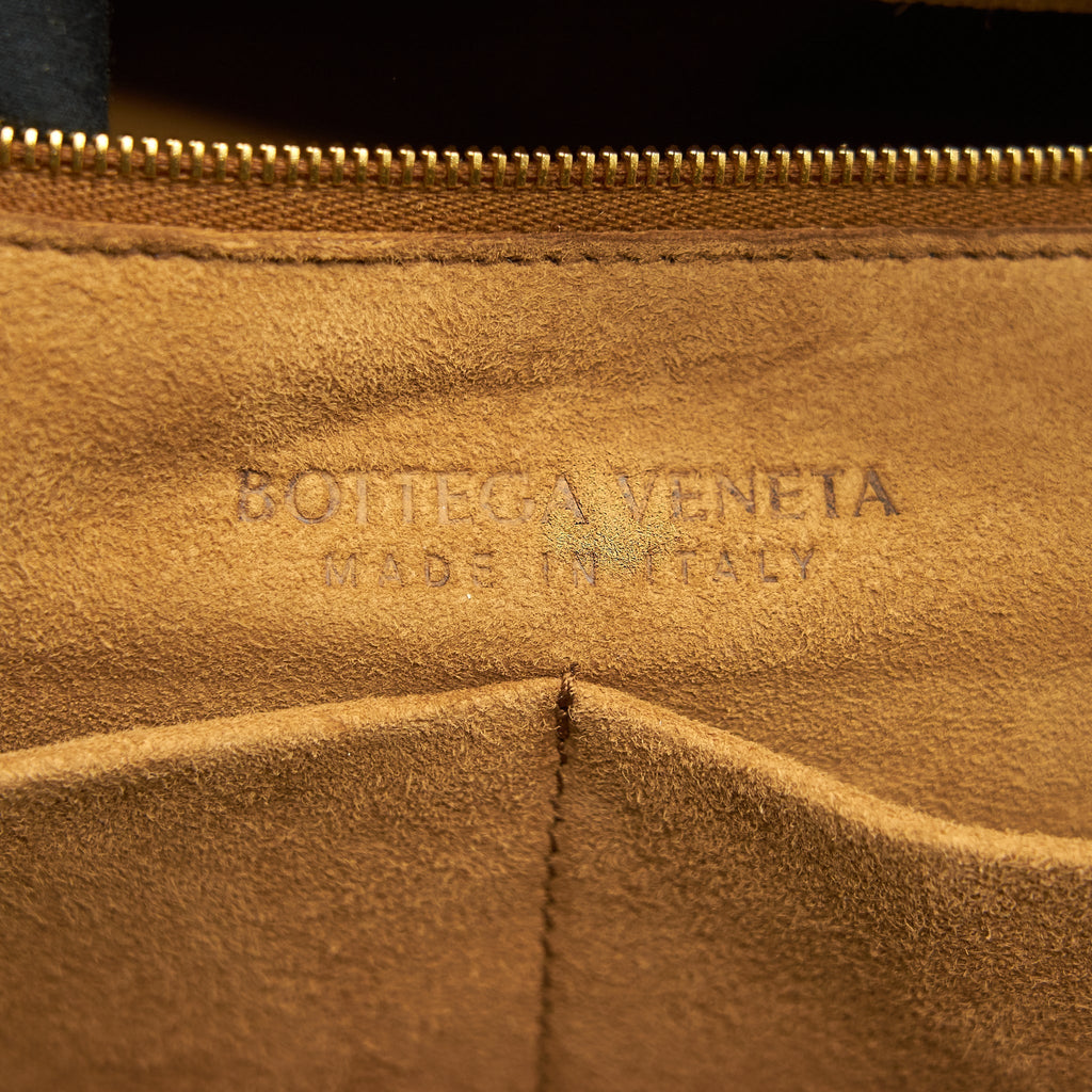 bottega-veneta-pavilion-kuala-lumpur-medium-arco-white