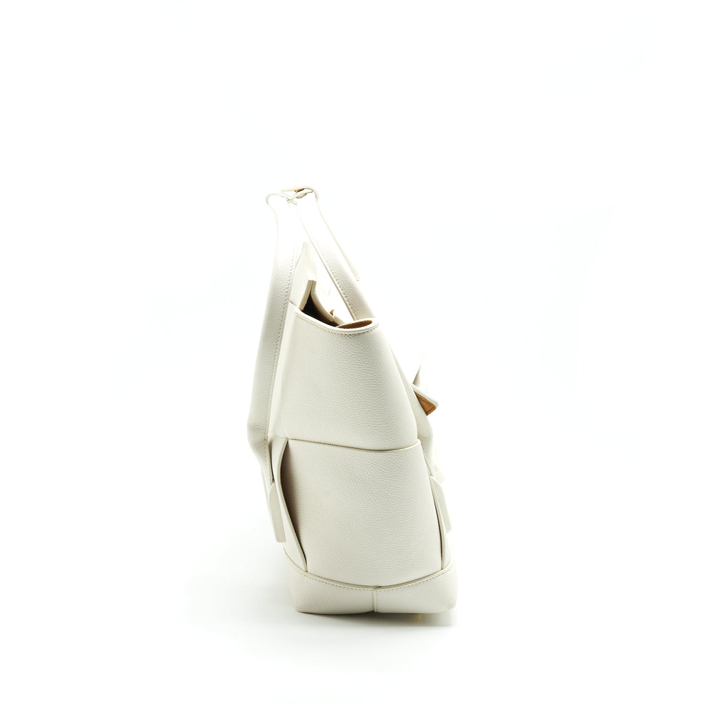 bottega-veneta-pavilion-kuala-lumpur-medium-arco-white