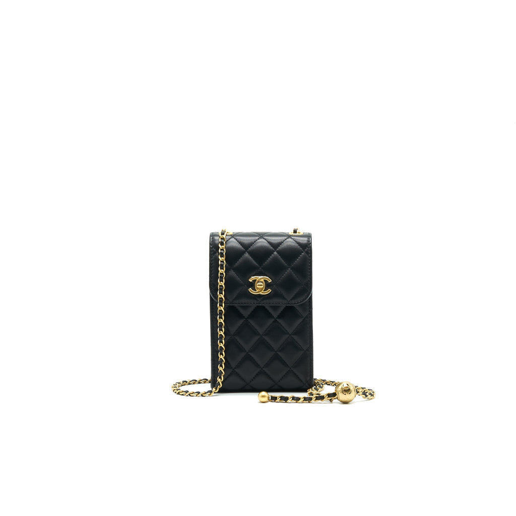 chanel-pearl-crush-vertical-phone-holder-1