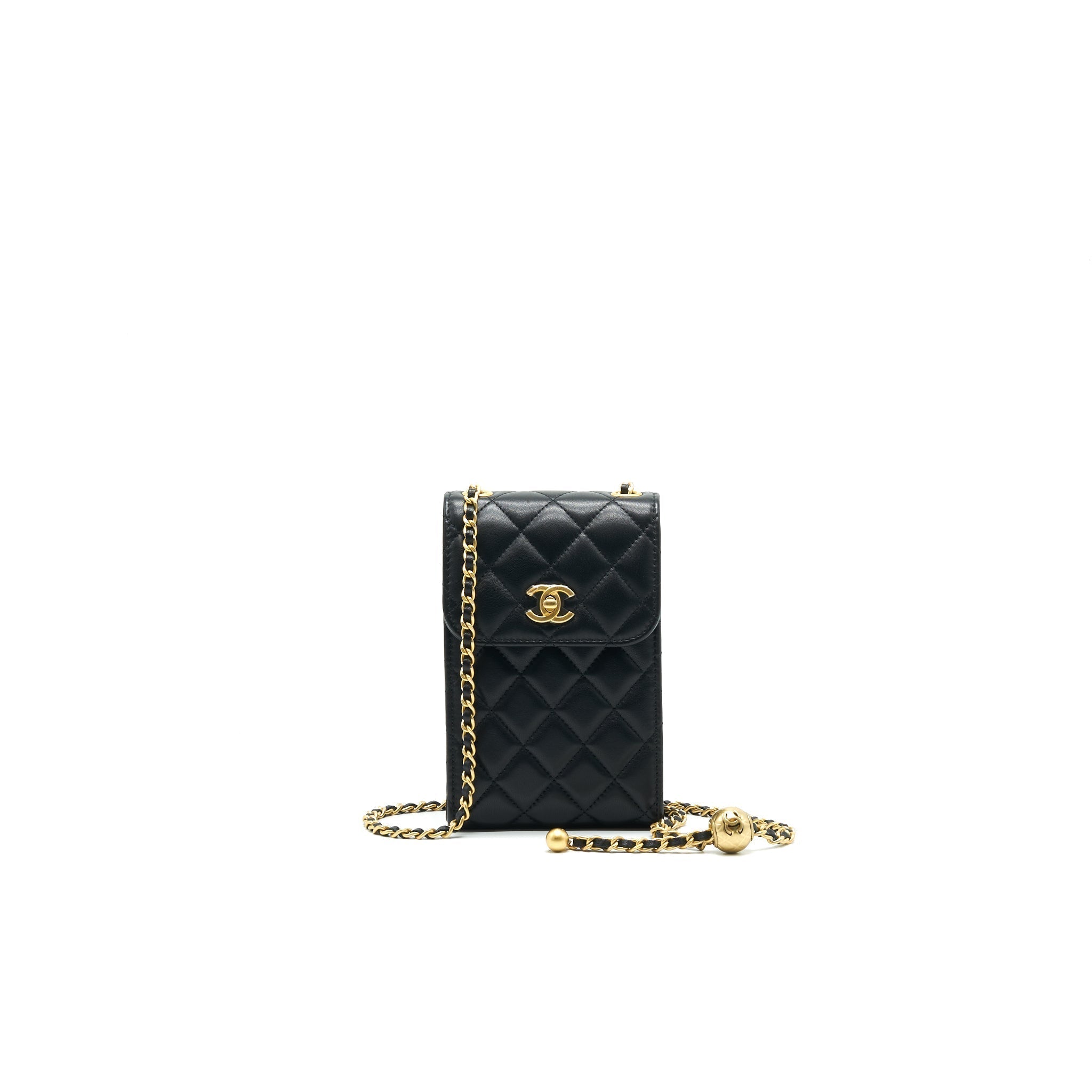 chanel-pearl-crush-vertical-phone-holder-1