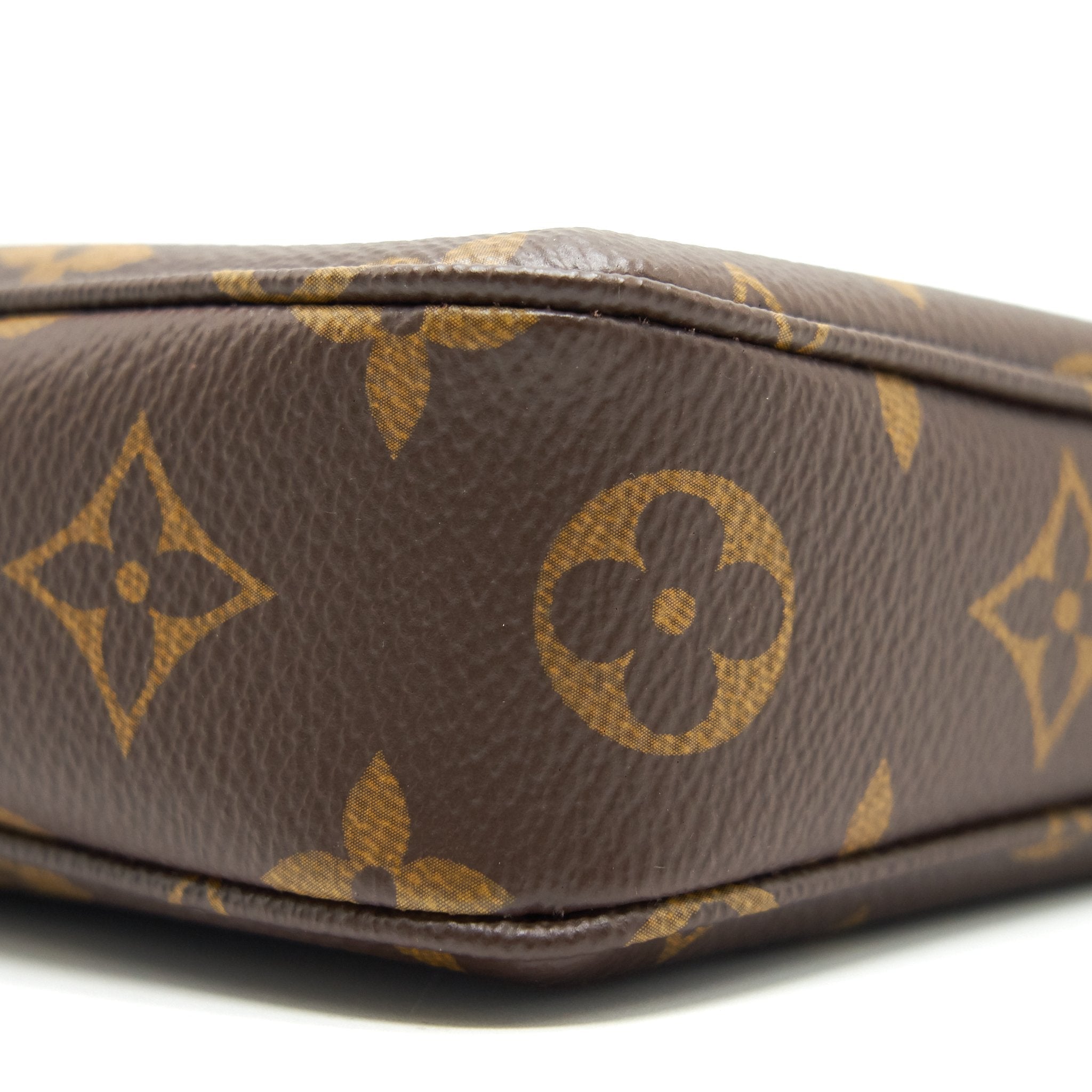 louis-vuitton-pochette-accessories-monogram