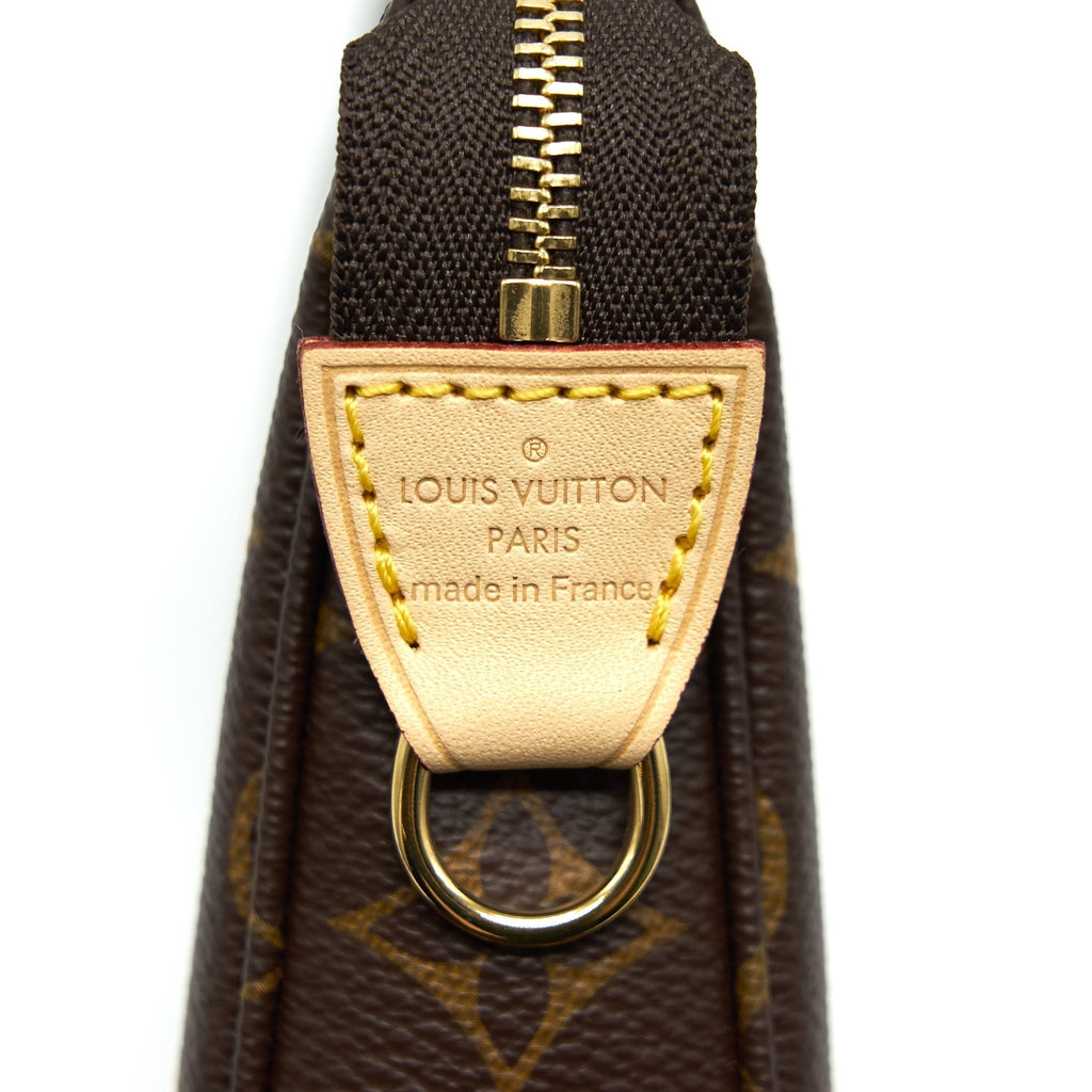 louis-vuitton-pochette-accessories-monogram-canvas-2