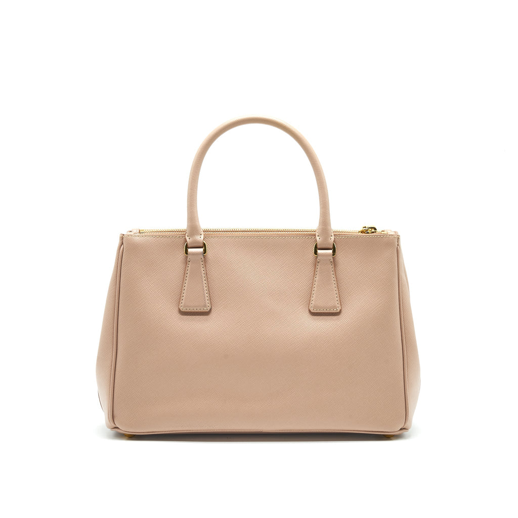 prada-saffiano-tote-bag-light-pink