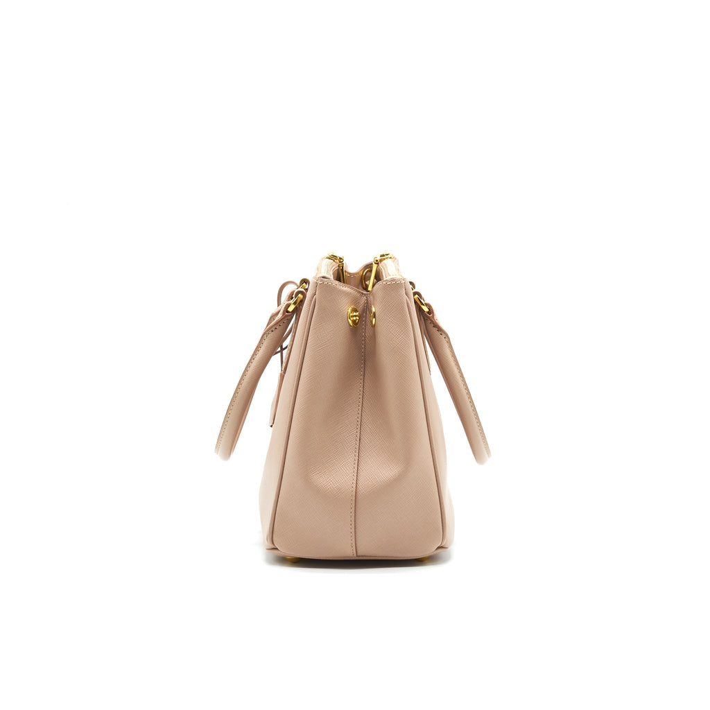 prada-saffiano-tote-bag-light-pink
