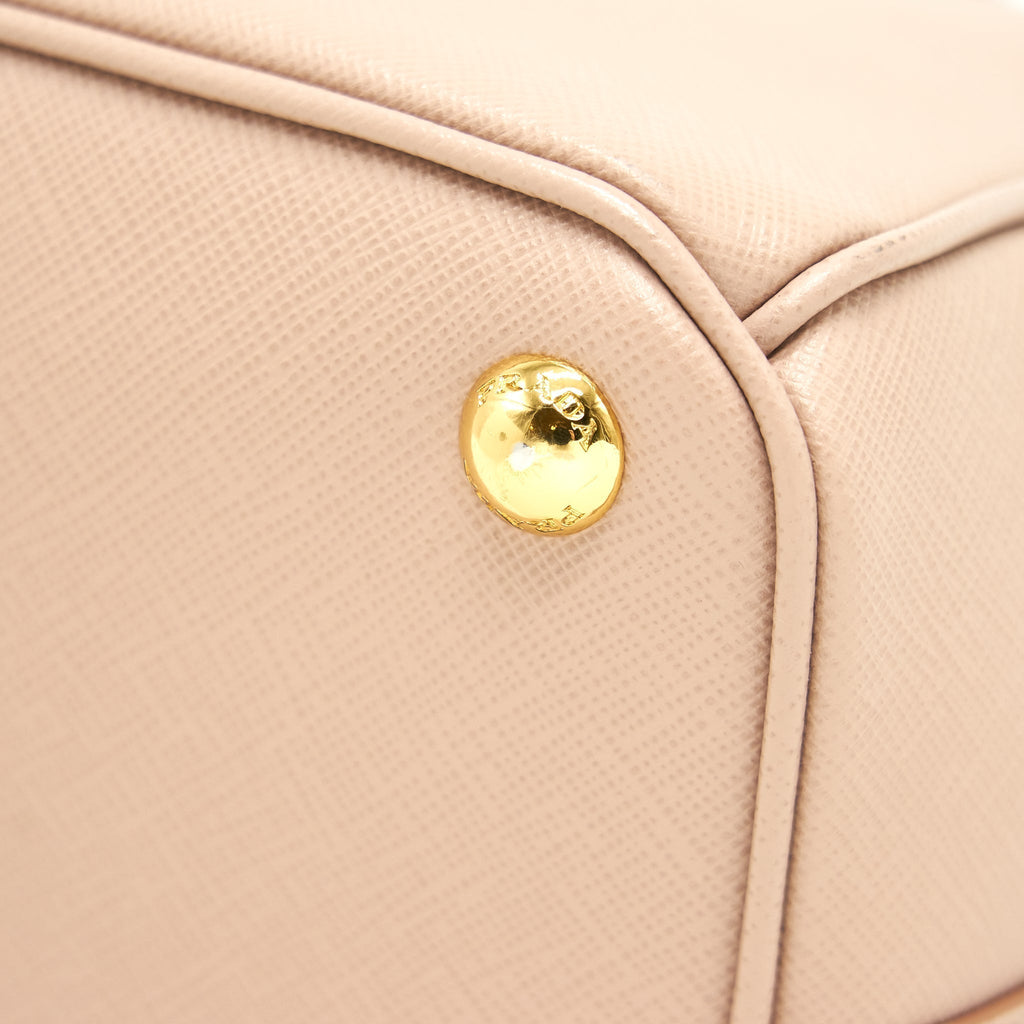 prada-saffiano-tote-bag-light-pink