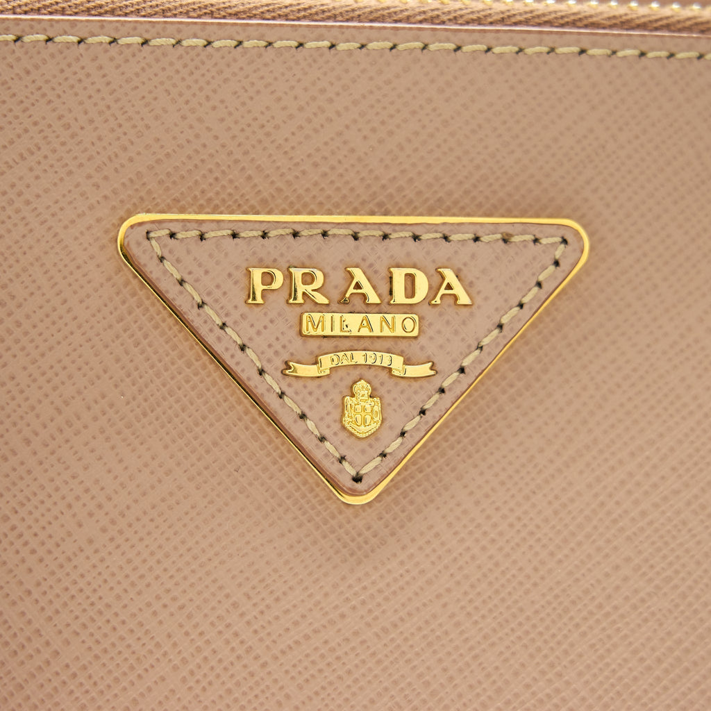 prada-saffiano-tote-bag-light-pink
