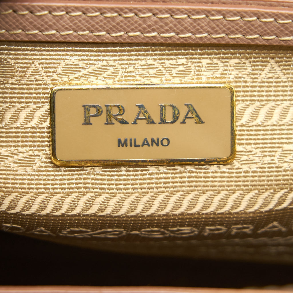 prada-saffiano-tote-bag-light-pink