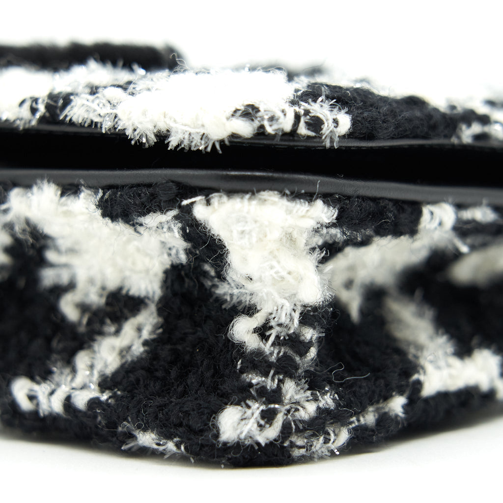 chanel-houndstooth-tweed-wallet-on-chain-black-white