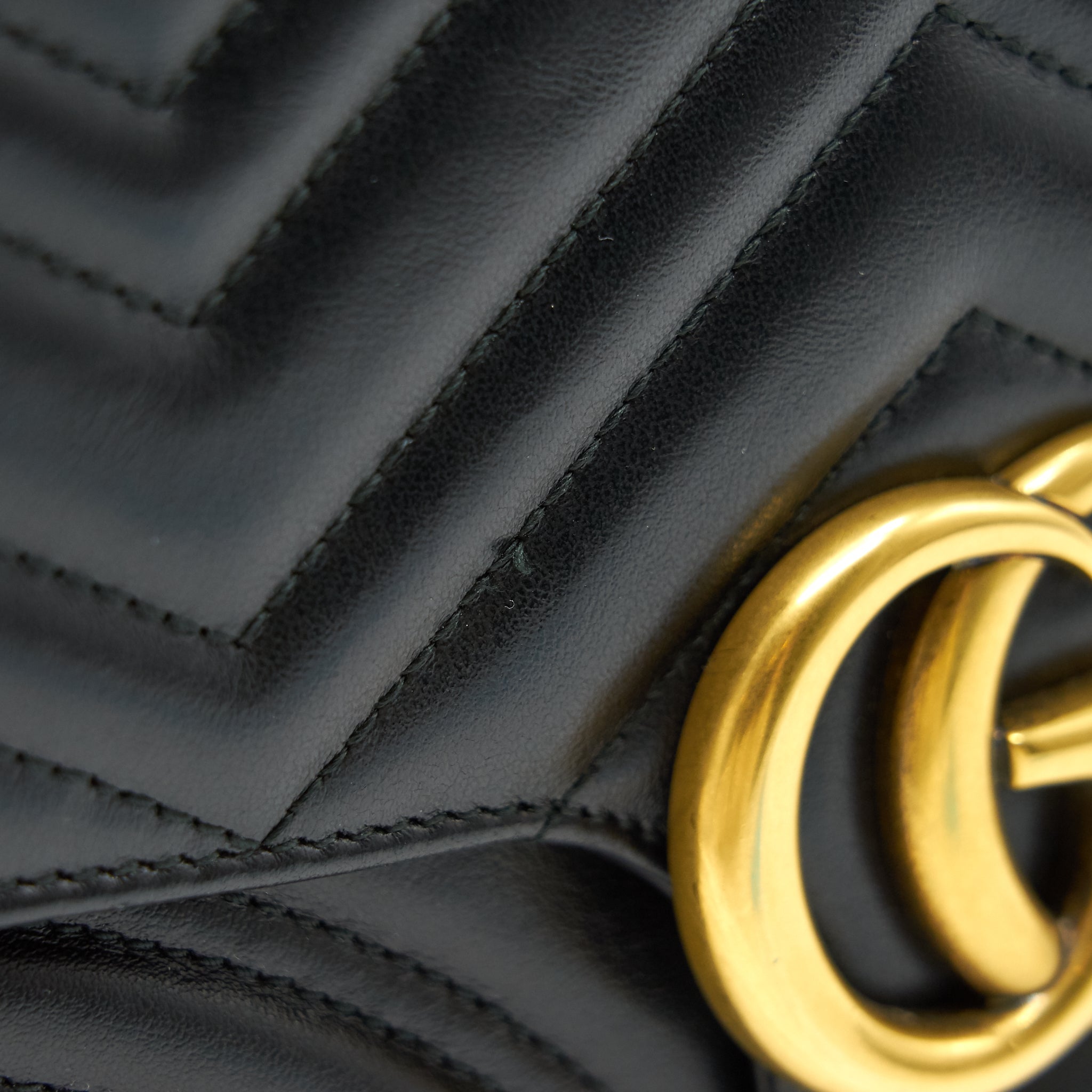 gucci-gg-marmont-matelasse-shoulder-bag-black